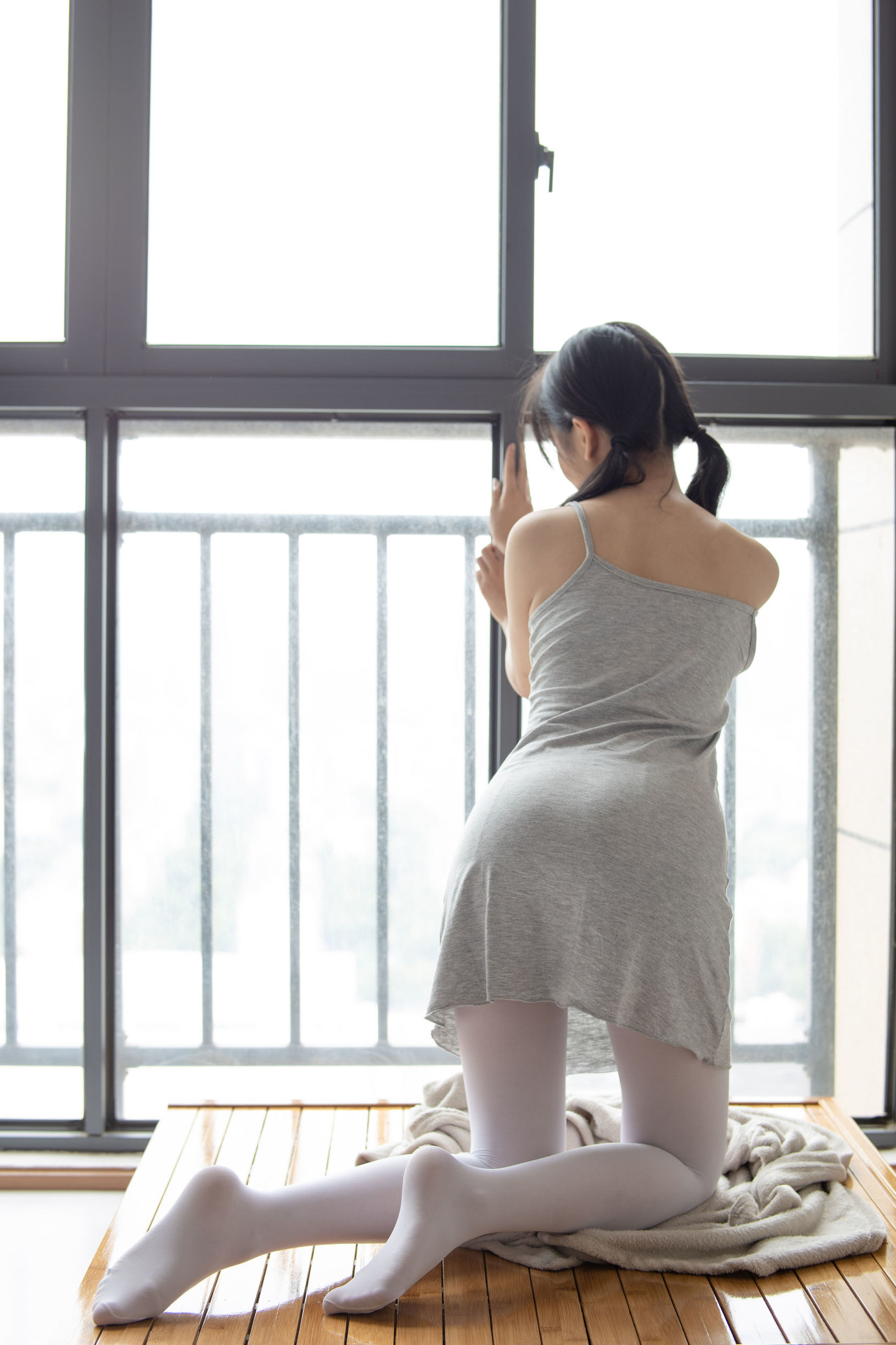 森ロ財団] JKFUN-013 白い絲の小可愛い