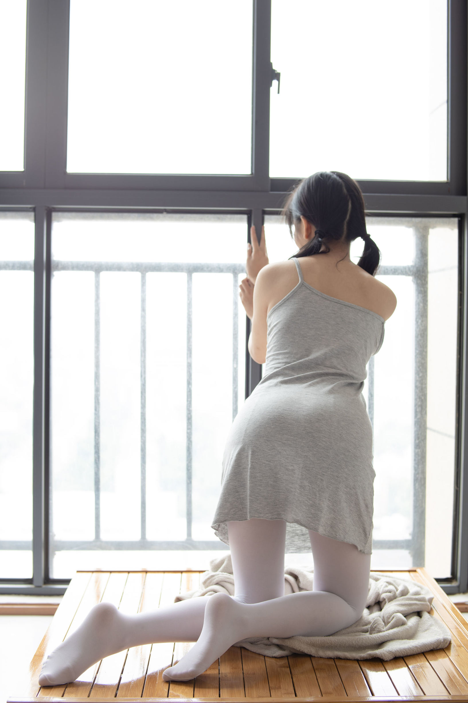 森ロ財団] JKFUN-013 白い絲の小可愛い