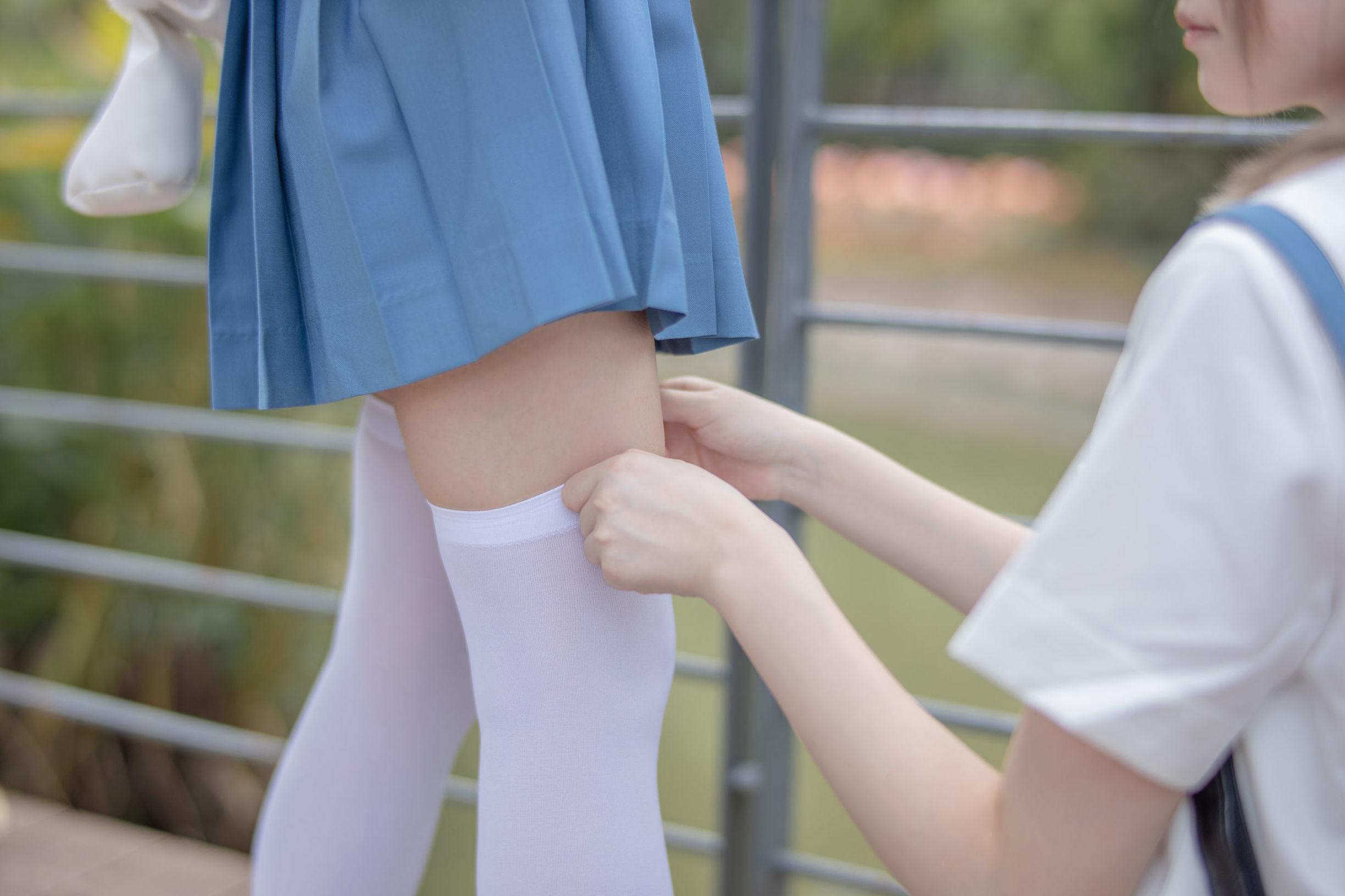 Sen Lô Tài Đoàn] JKFUN-025 Mặc Mặc & Aika 80D tất trắng lụa qua gối