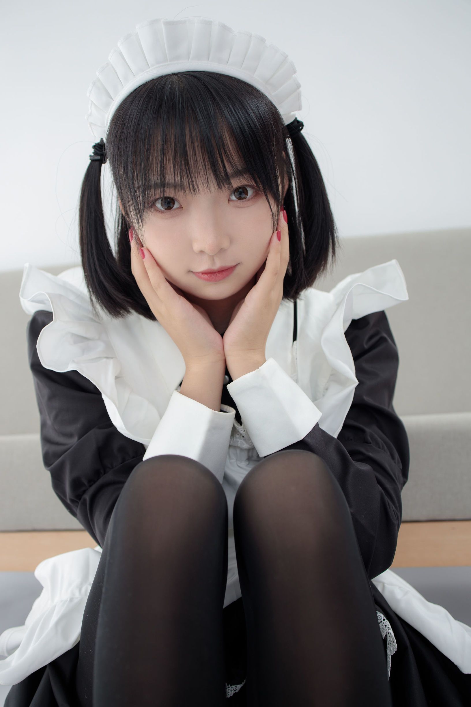森羅財団] JKFUN-029 フイ子 80D黒ストッキング 踏み物メイド