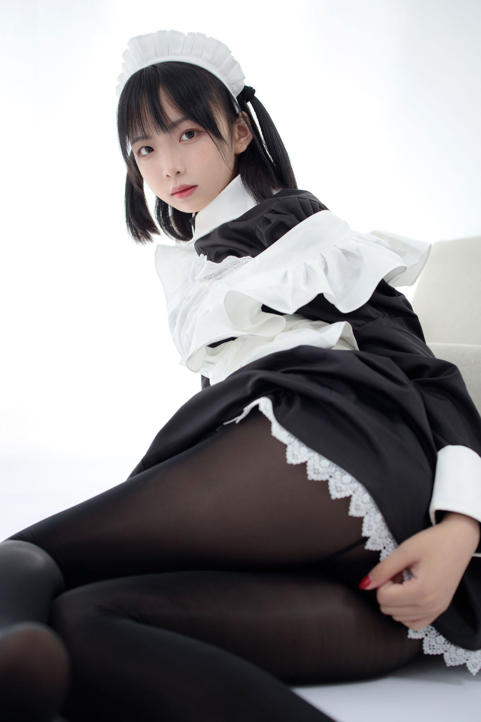 森羅財団] JKFUN-029 フイ子 80D黒ストッキング 踏み物メイド