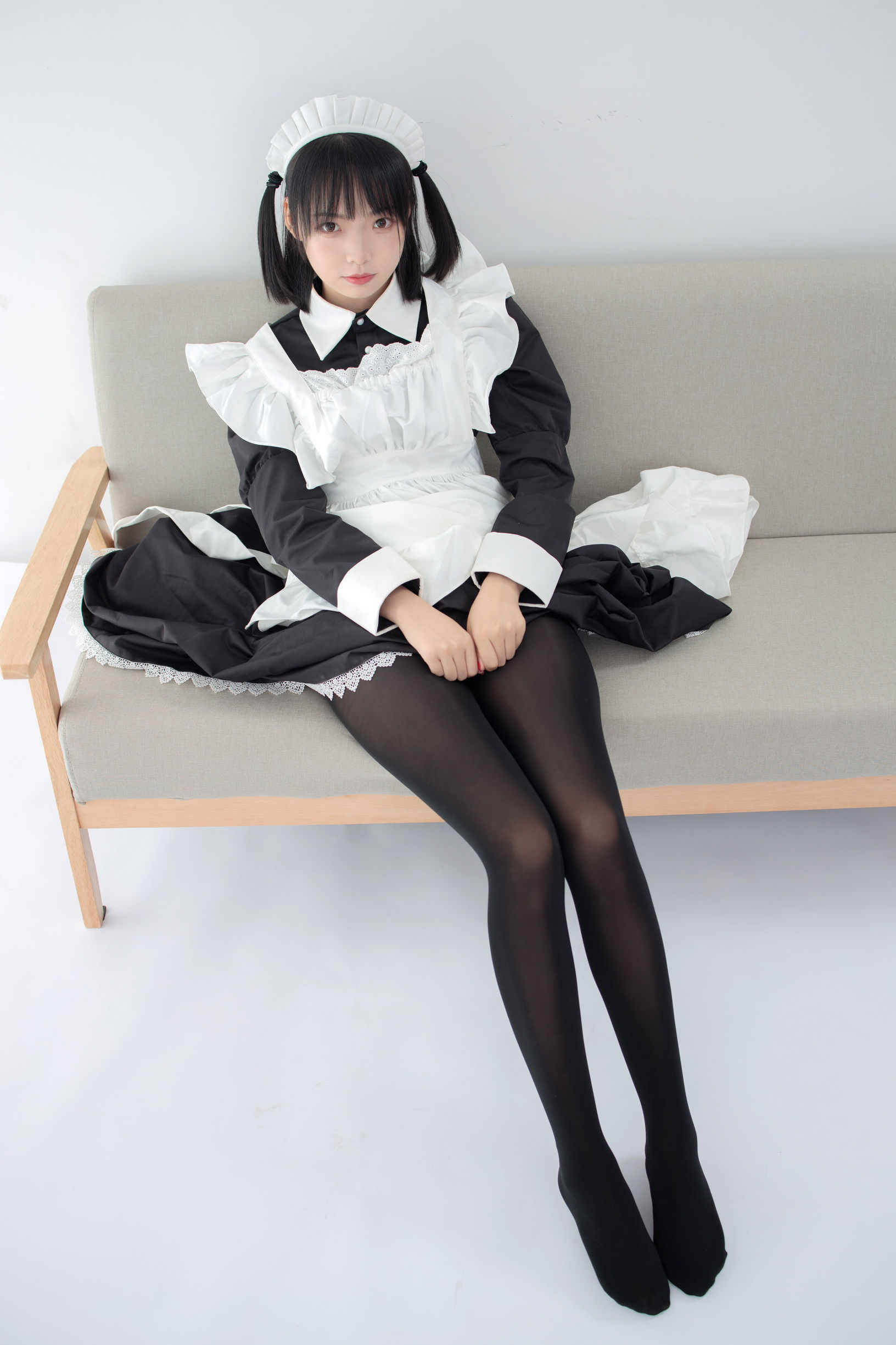 森羅財団] JKFUN-029 フイ子 80D黒ストッキング 踏み物メイド
