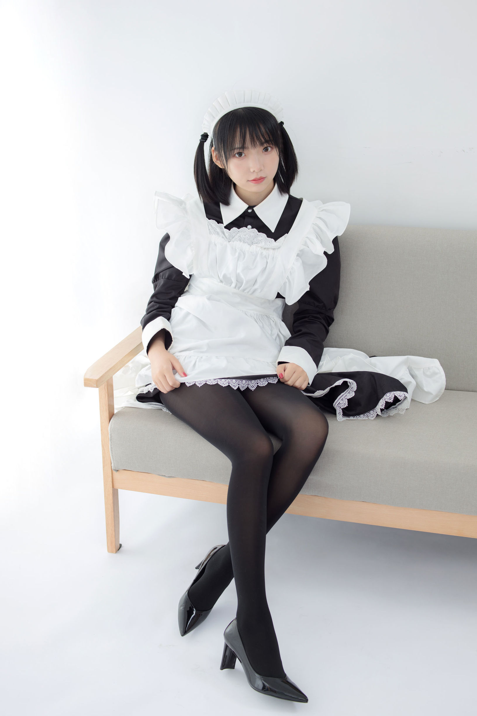森羅財団] JKFUN-029 フイ子 80D黒ストッキング 踏み物メイド