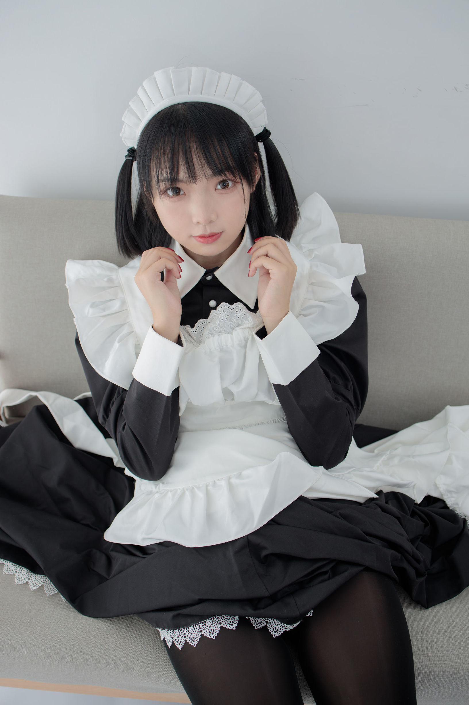 森羅財団] JKFUN-029 フイ子 80D黒ストッキング 踏み物メイド