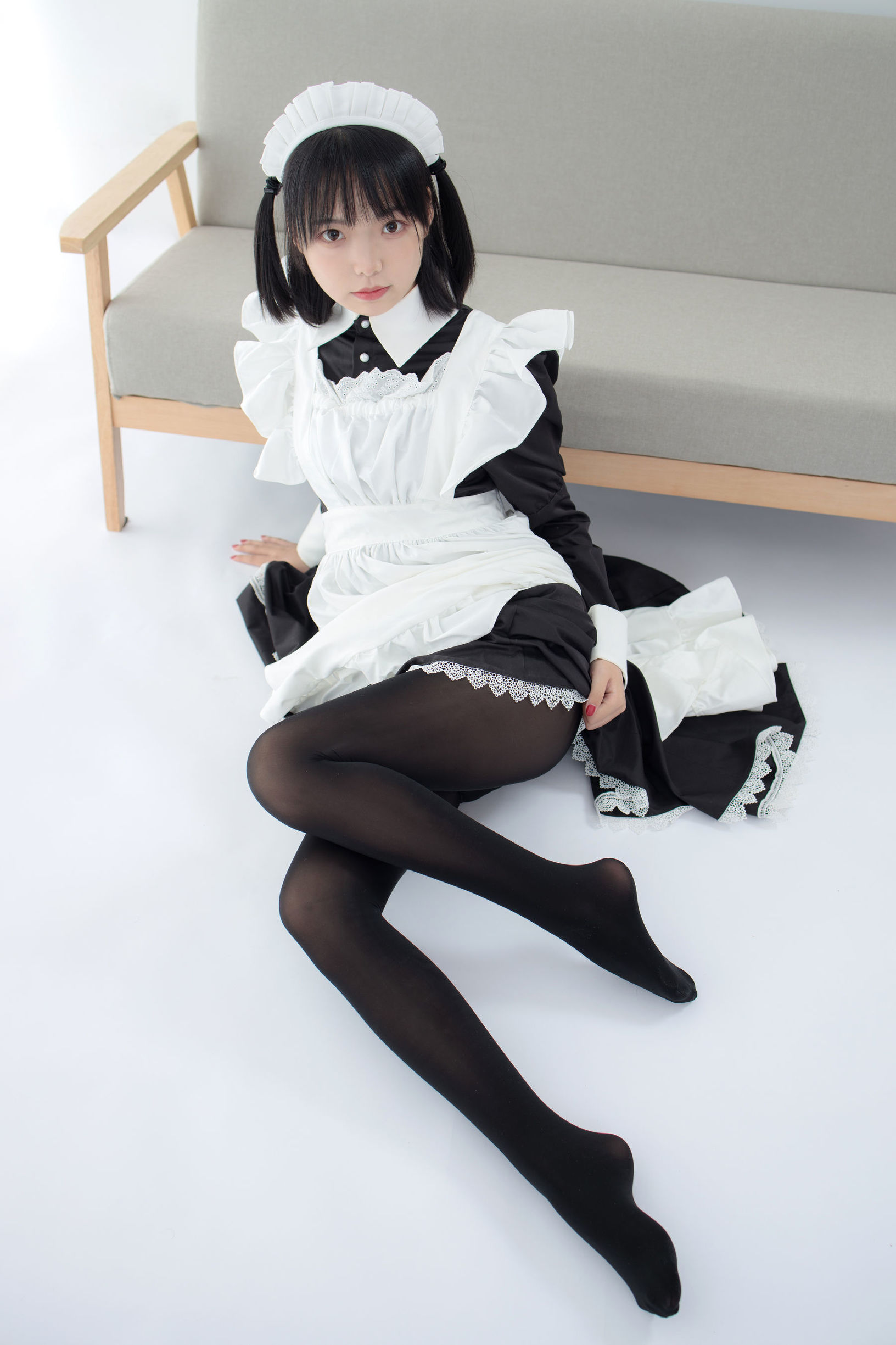 森羅財団] JKFUN-029 フイ子 80D黒ストッキング 踏み物メイド