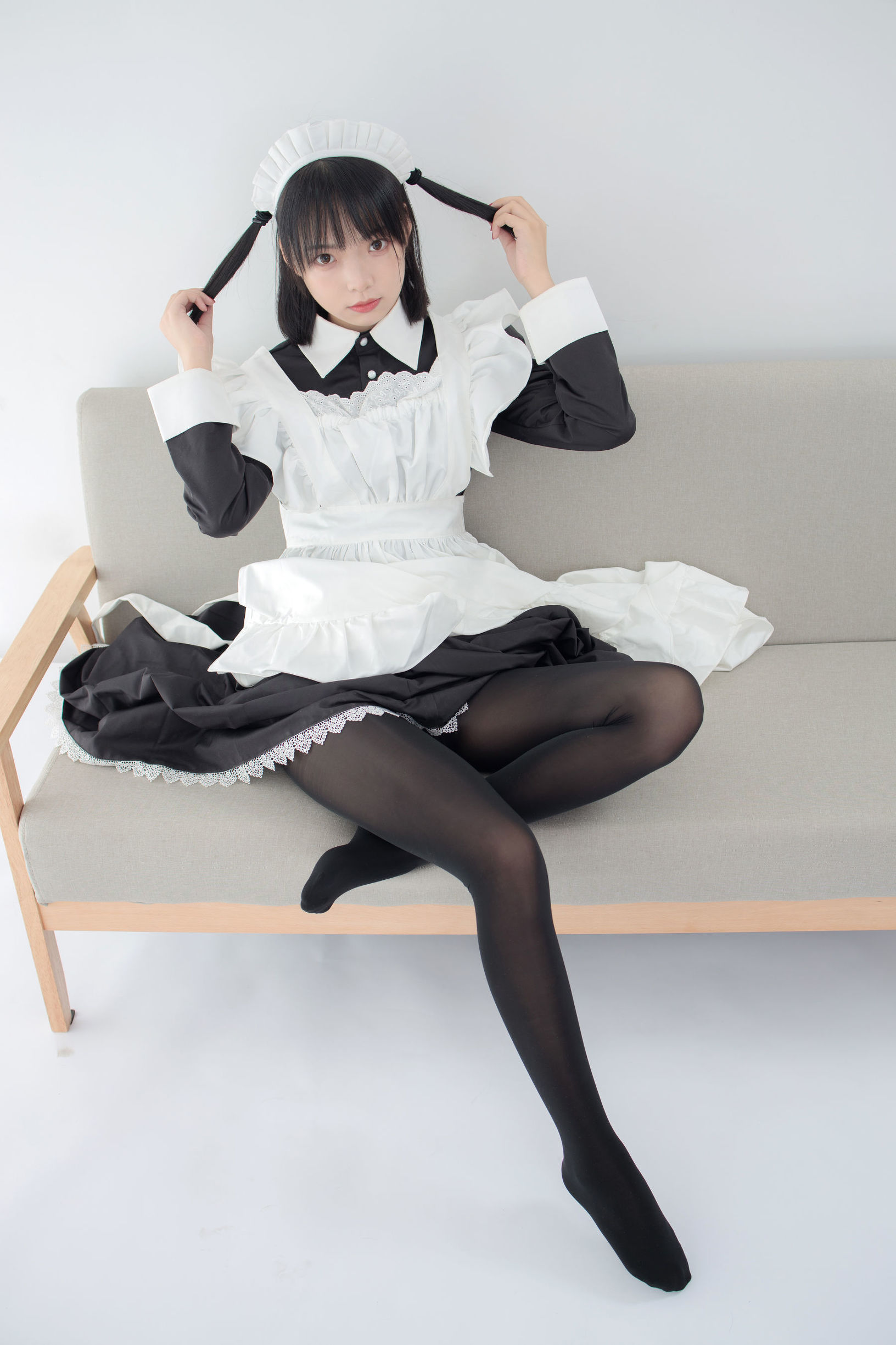 森羅財団] JKFUN-029 フイ子 80D黒ストッキング 踏み物メイド