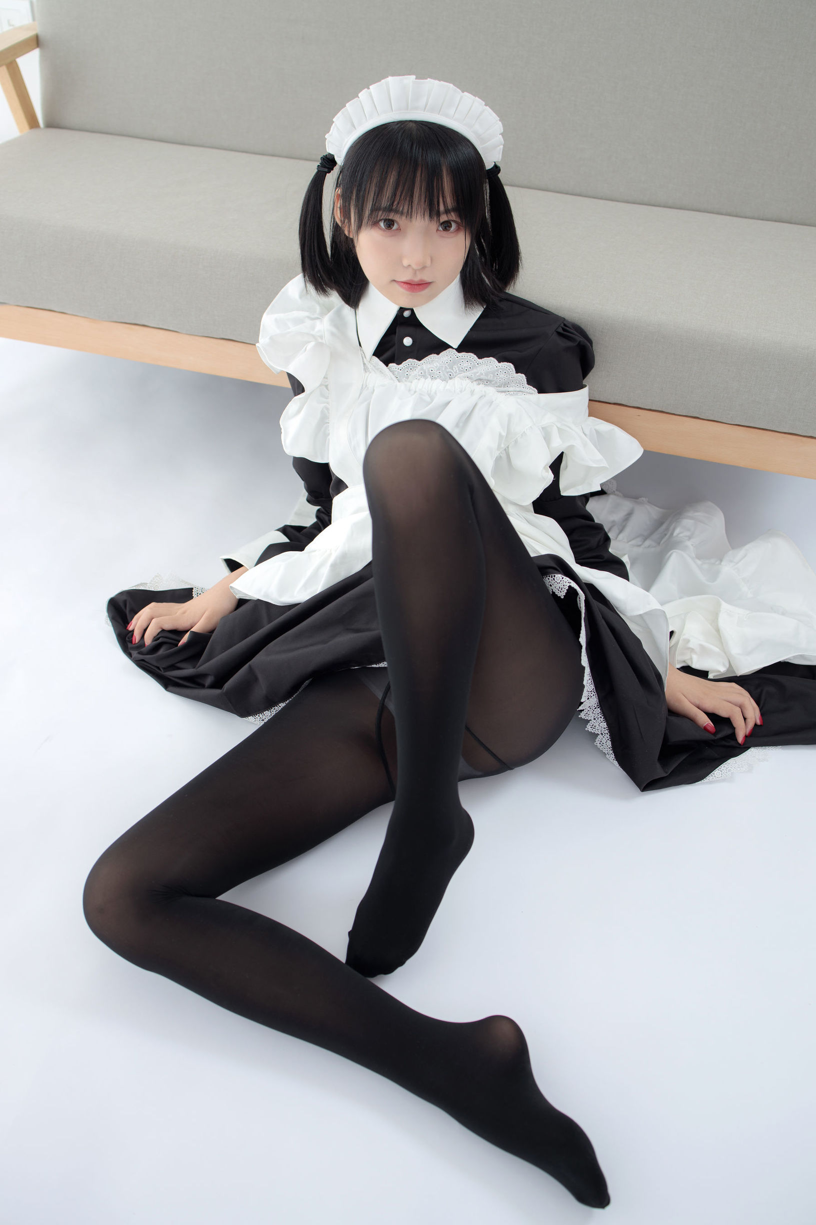 森羅財団] JKFUN-029 フイ子 80D黒ストッキング 踏み物メイド
