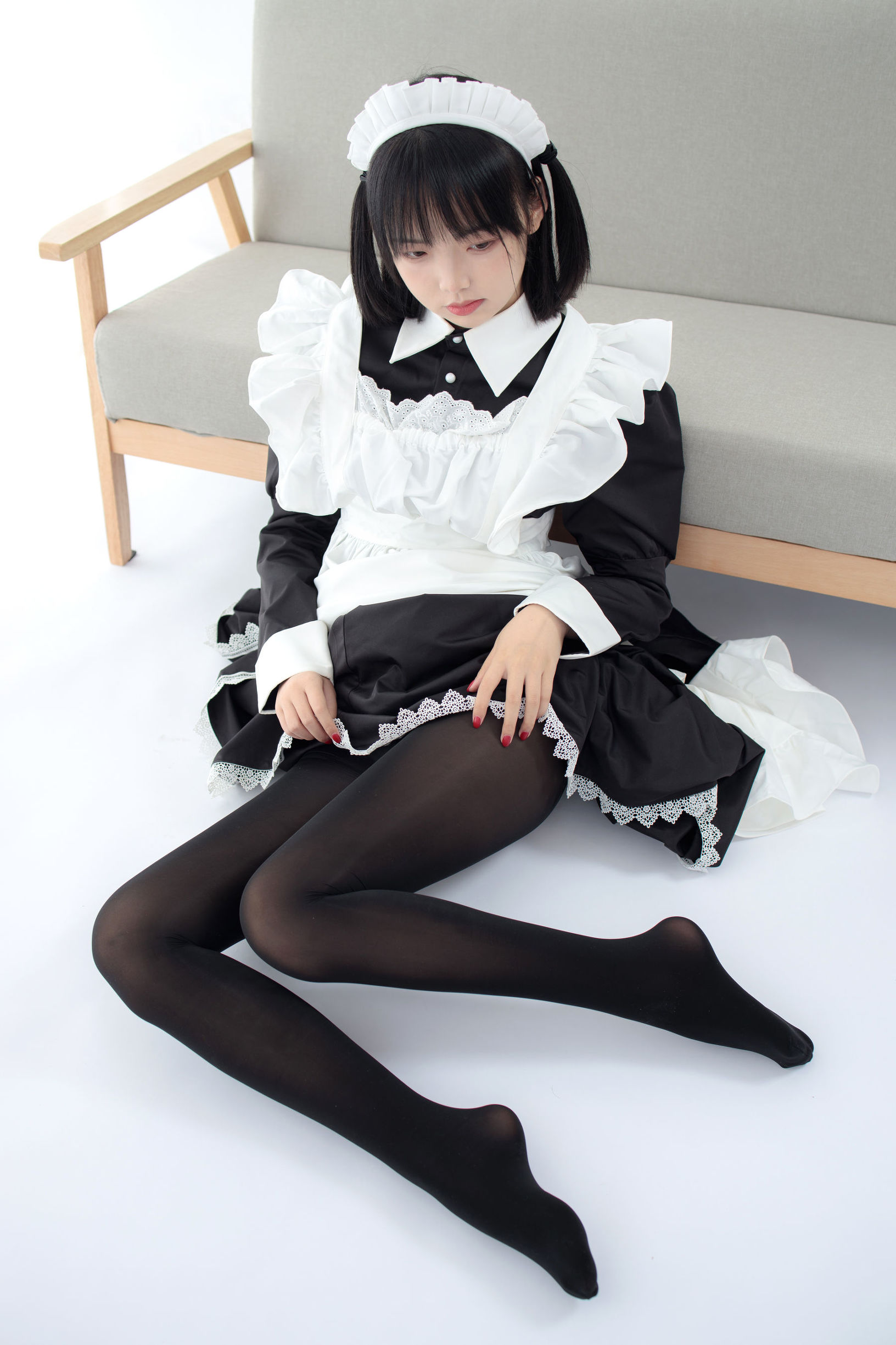 森羅財団] JKFUN-029 フイ子 80D黒ストッキング 踏み物メイド