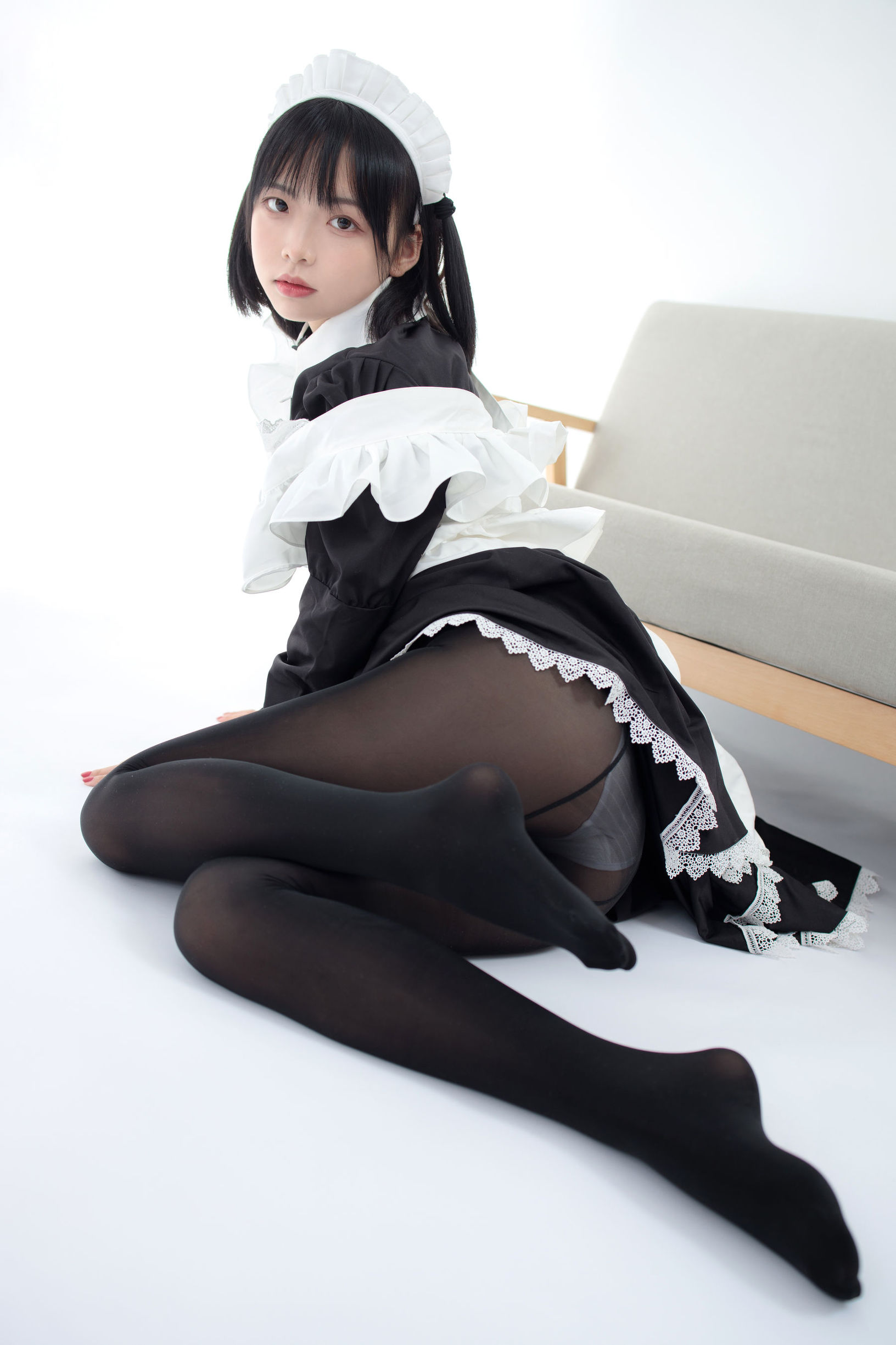 森羅財団] JKFUN-029 フイ子 80D黒ストッキング 踏み物メイド