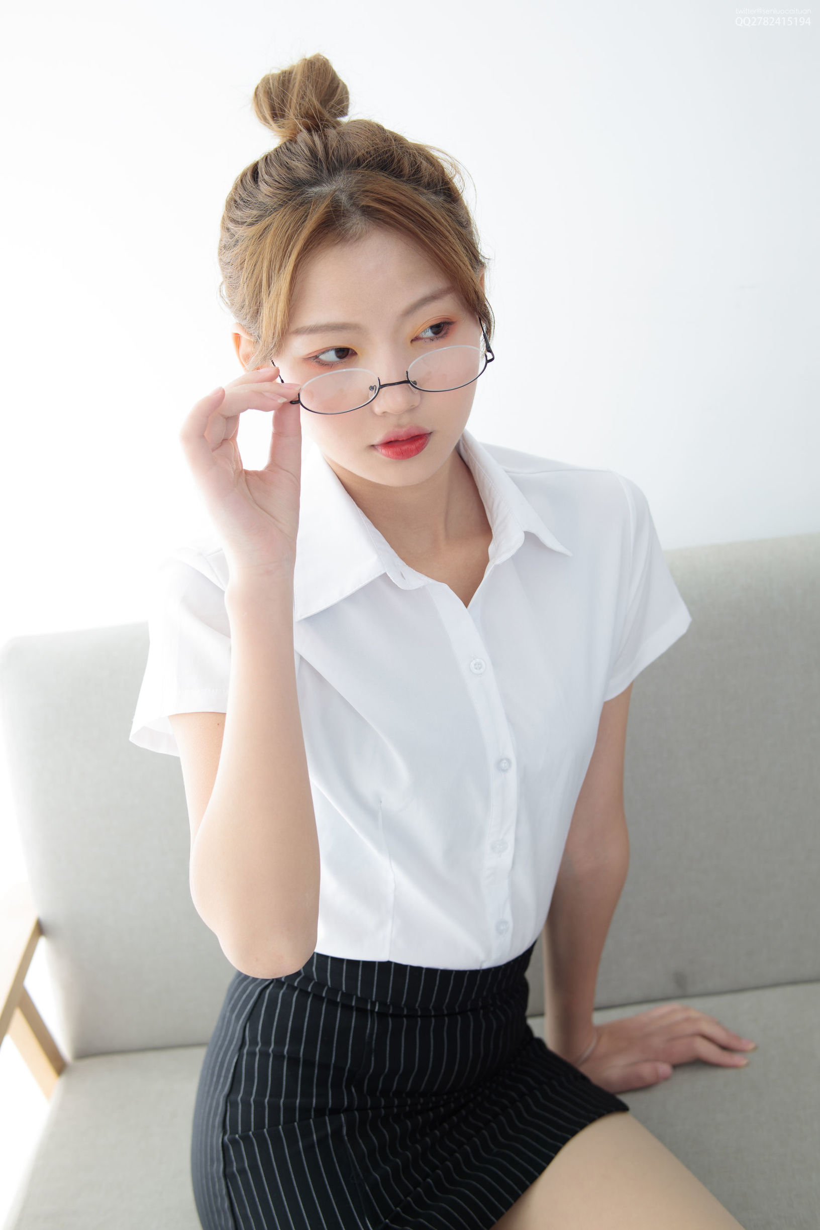 Sen Luo Tài Đoàn] JKFUN-044 OL phải kết hợp với kính 50D thịt tơ