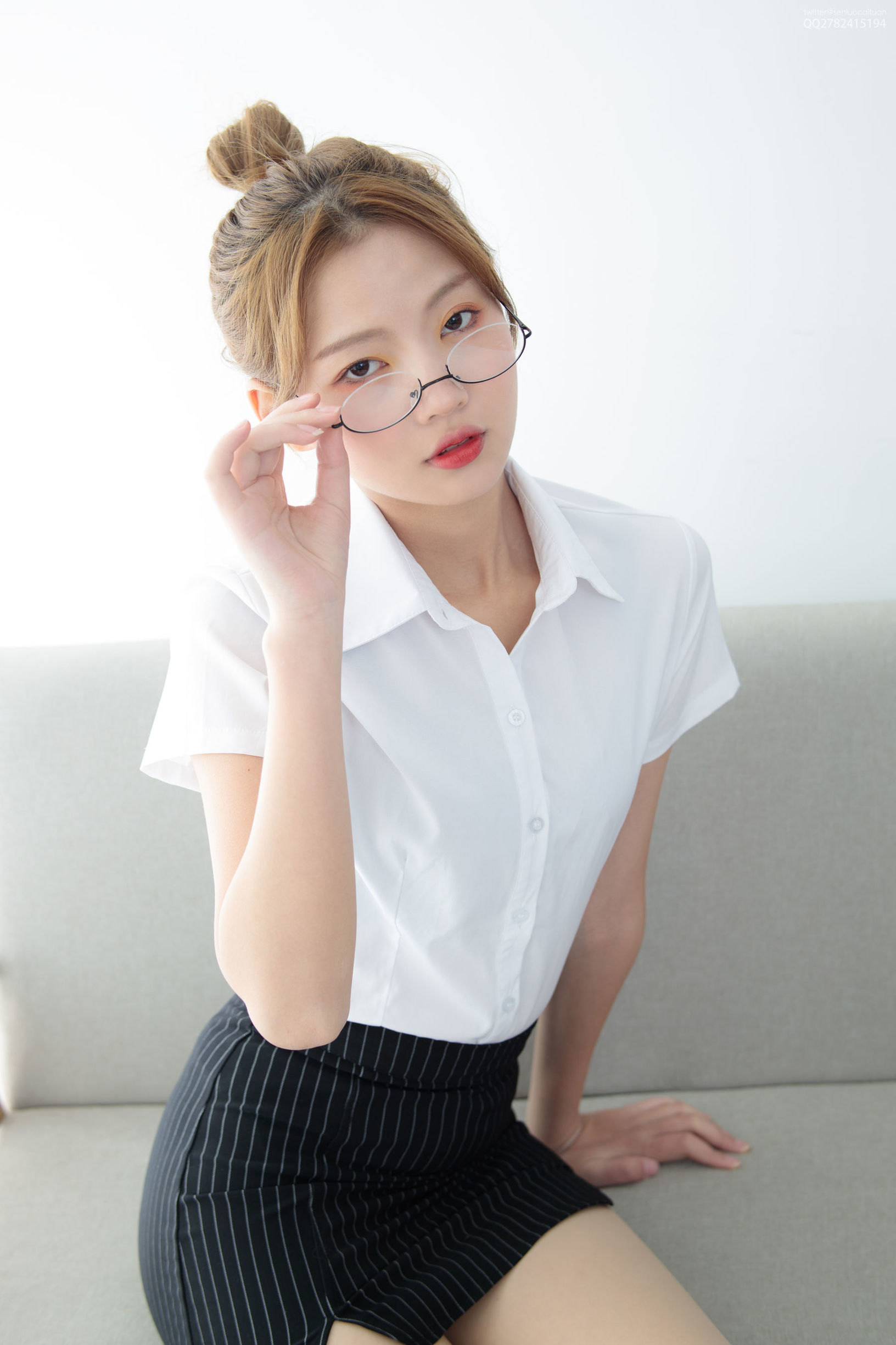 Sen Luo Tài Đoàn] JKFUN-044 OL phải kết hợp với kính 50D thịt tơ