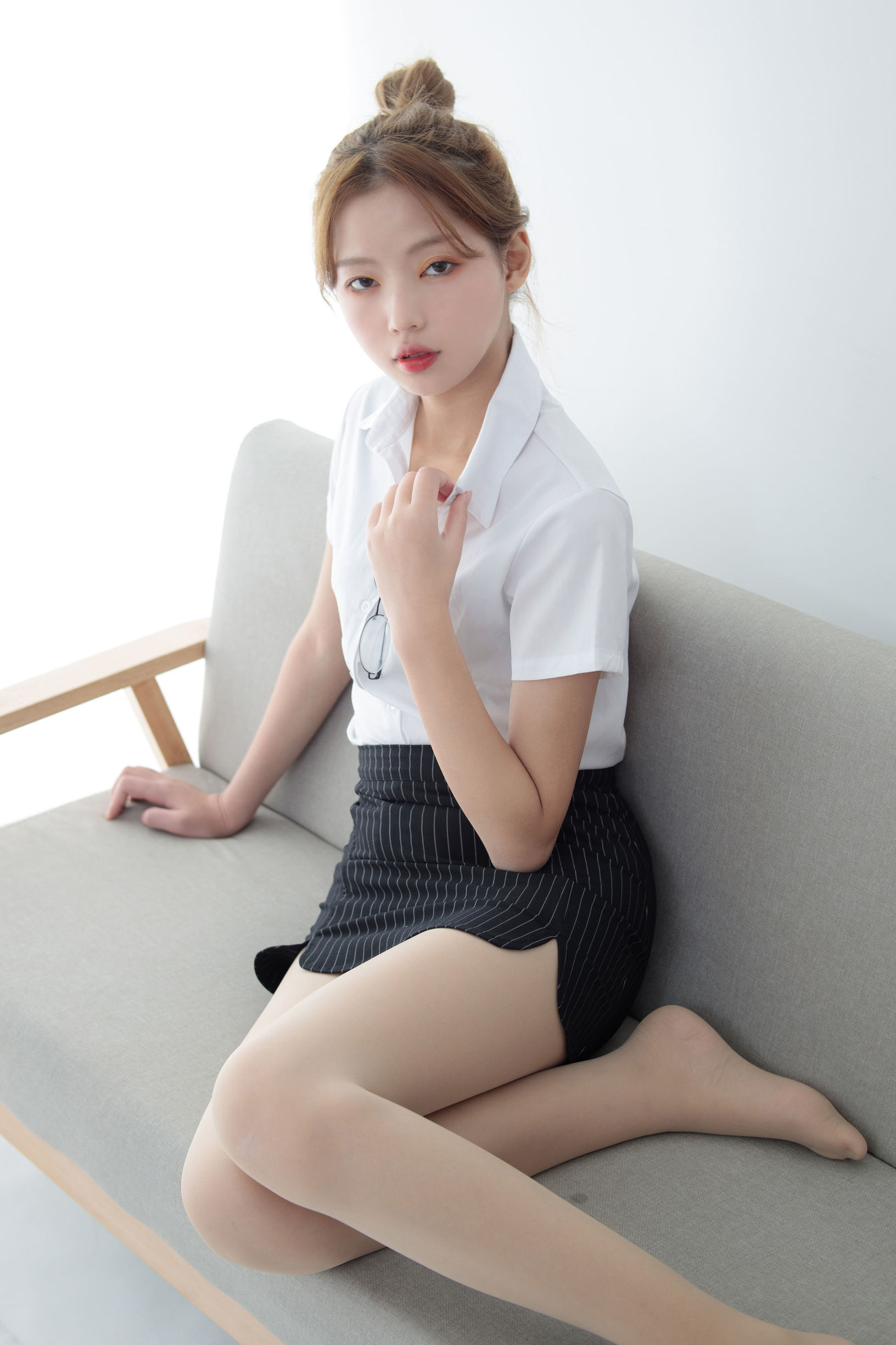 森萝財団] JKFUN-044 OLは必ず眼鏡を合わせる 50D肉色ストッキング