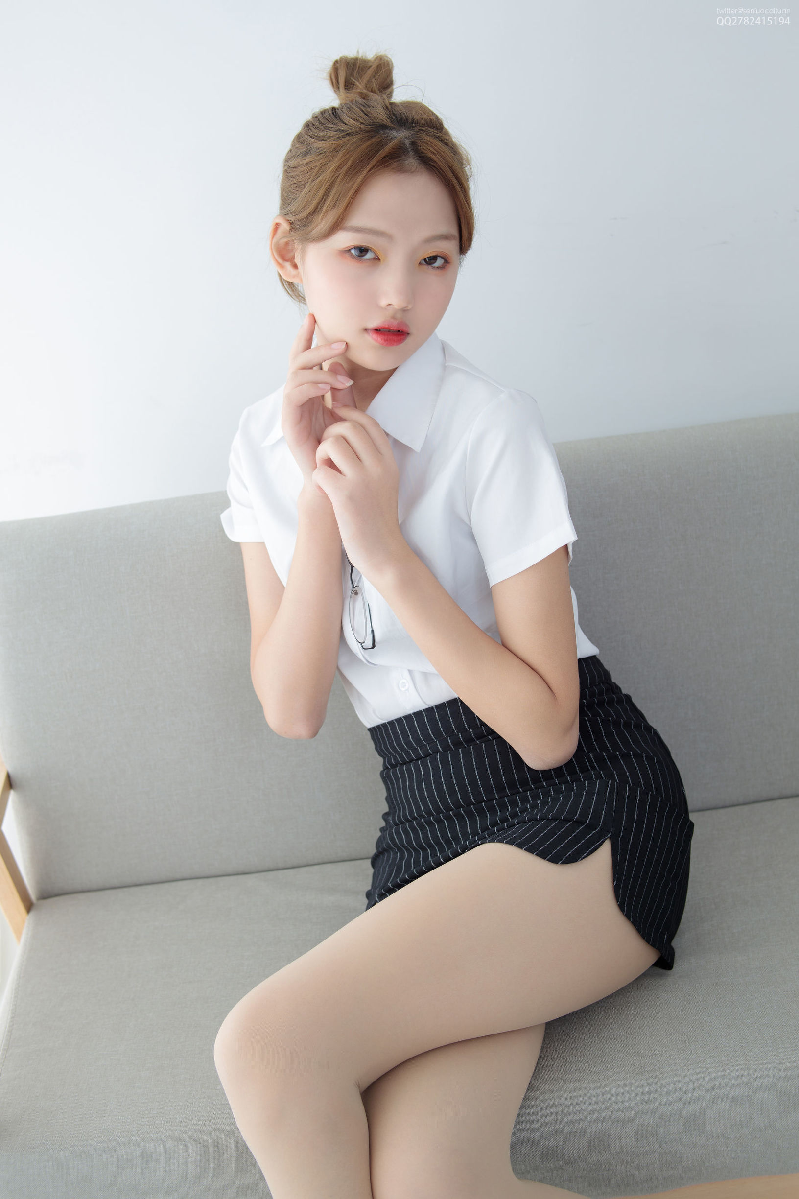 森萝財団] JKFUN-044 OLは必ず眼鏡を合わせる 50D肉色ストッキング