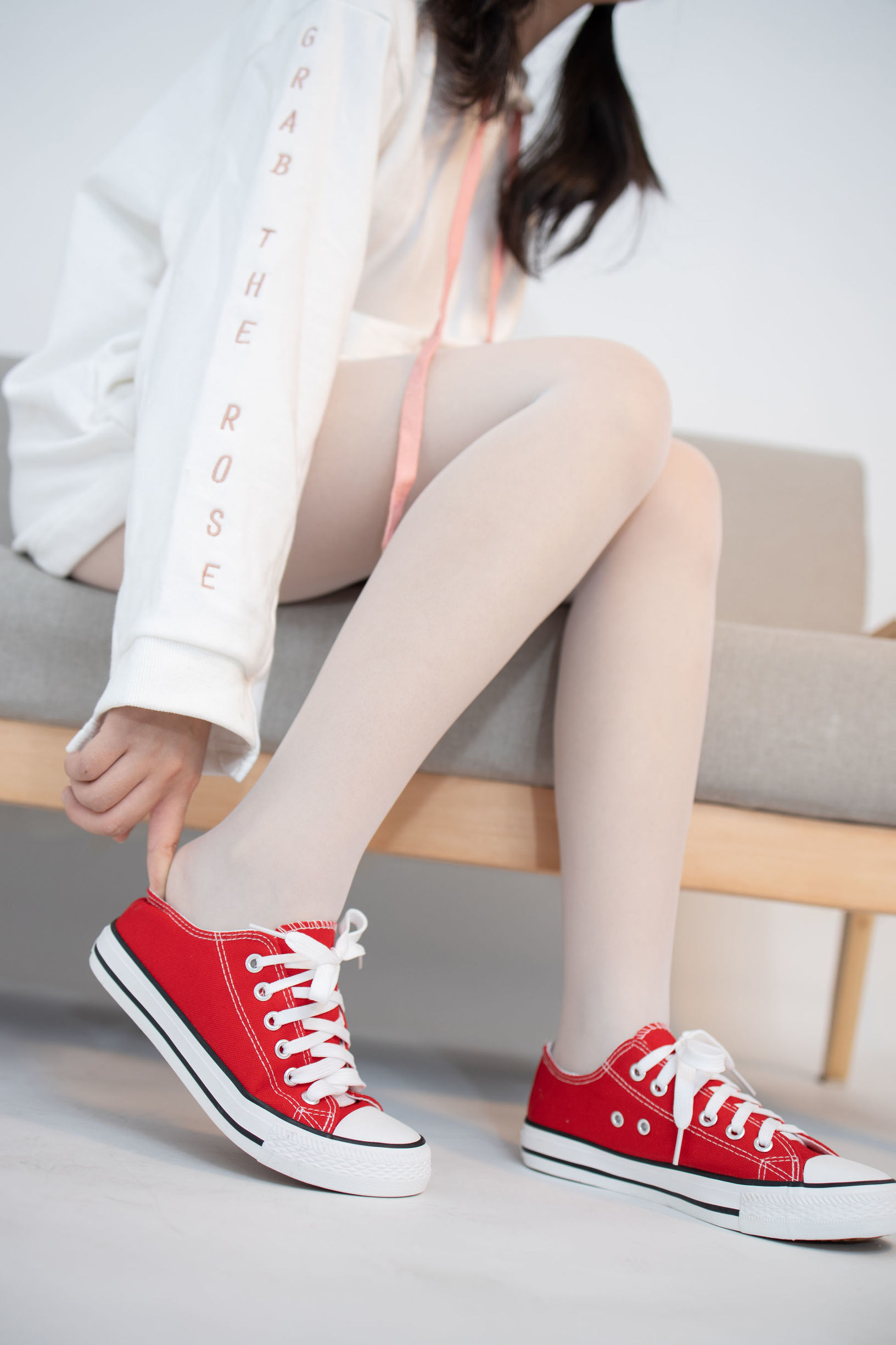 Sen Luo Consortium] JKFUN-056 Xiao Ye Red Cloth Shoes White Stockings 13D White Stockings