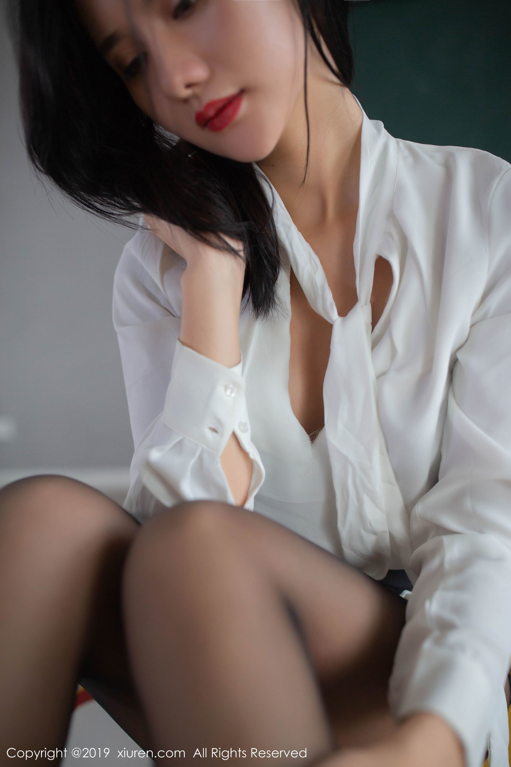 秀人XIUREN No.1690 就是阿朱啊黑丝制服写真