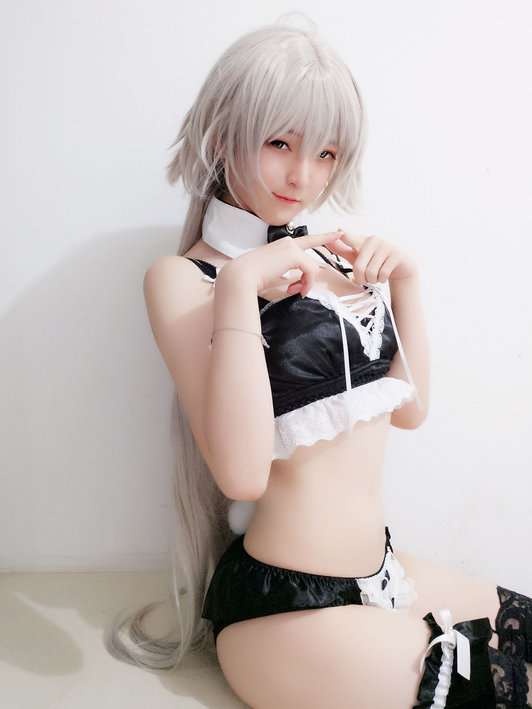 โลลิ คอสเพลย์] อีเซี่ยวหยางเซ่ - เฮสเทีย+กระต่ายดำ+ถ่ายภาพส่วนตัว