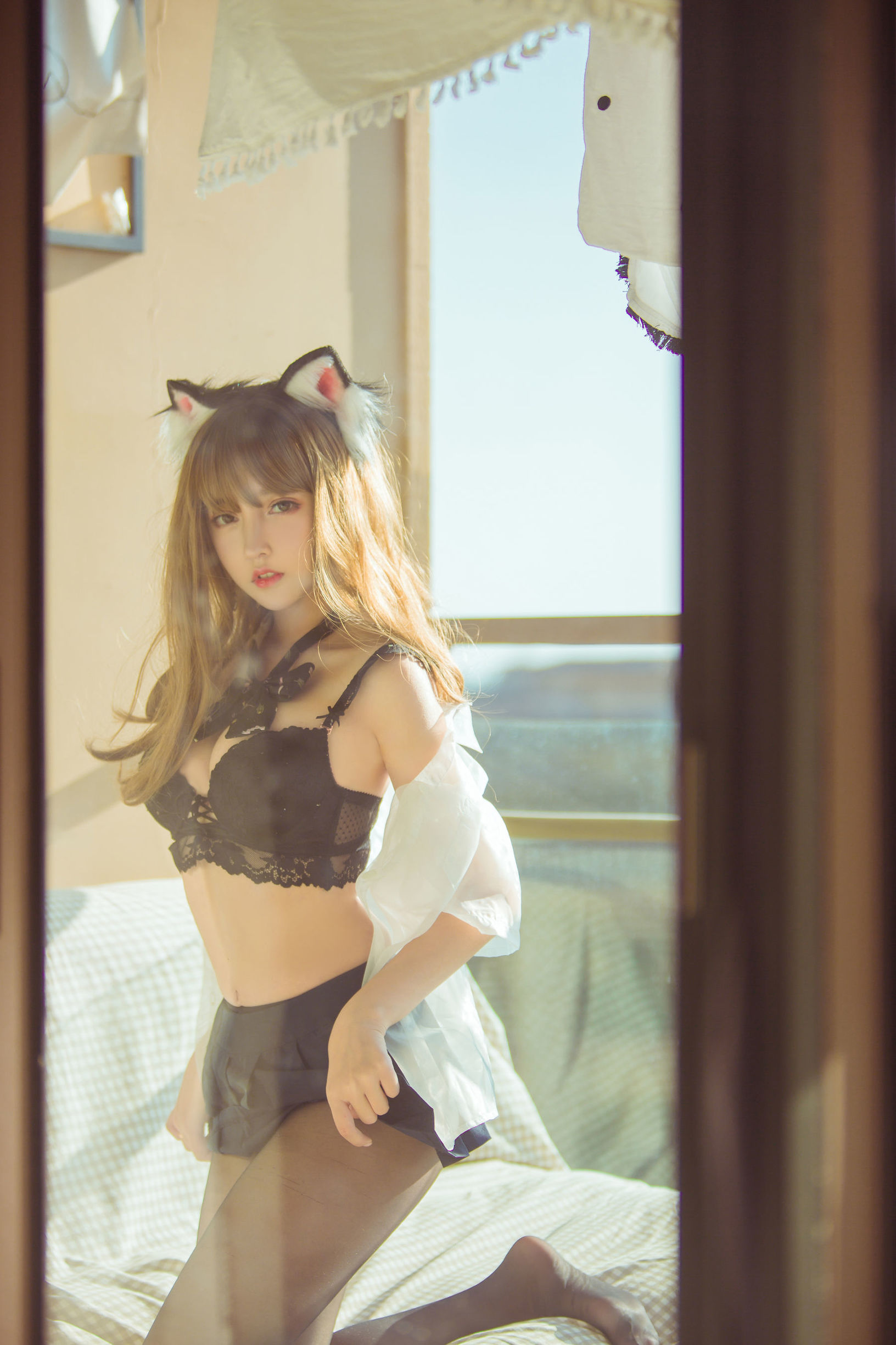 ロリコス] ドウユ メイセンセンさま - バルコニーで黒シルクのセクシーな猫