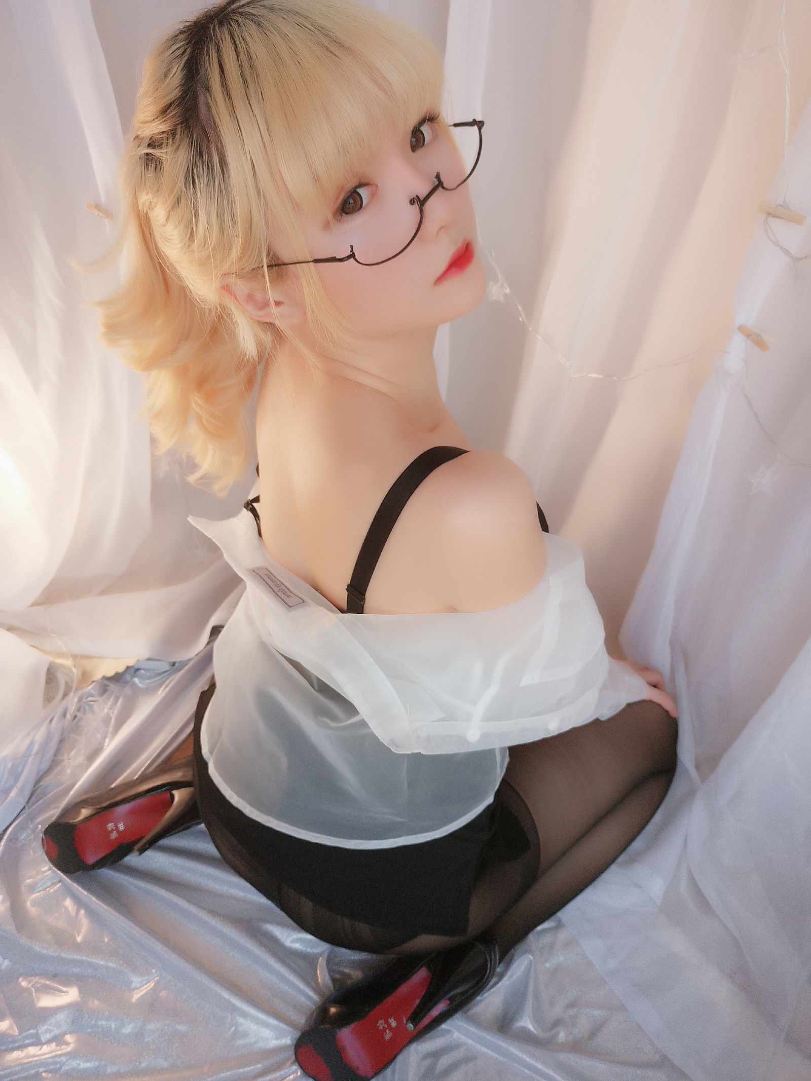  belle ta COS] Star of Chichi VOL.11 Gói Làm Thêm Tối Nay