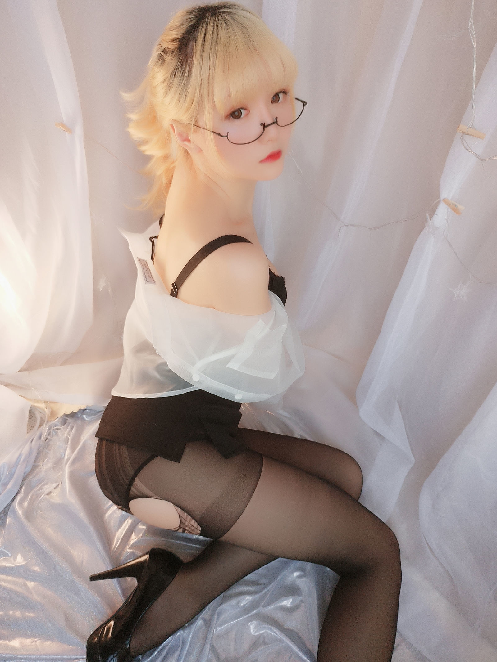  belle ta COS] Star of Chichi VOL.11 Gói Làm Thêm Tối Nay