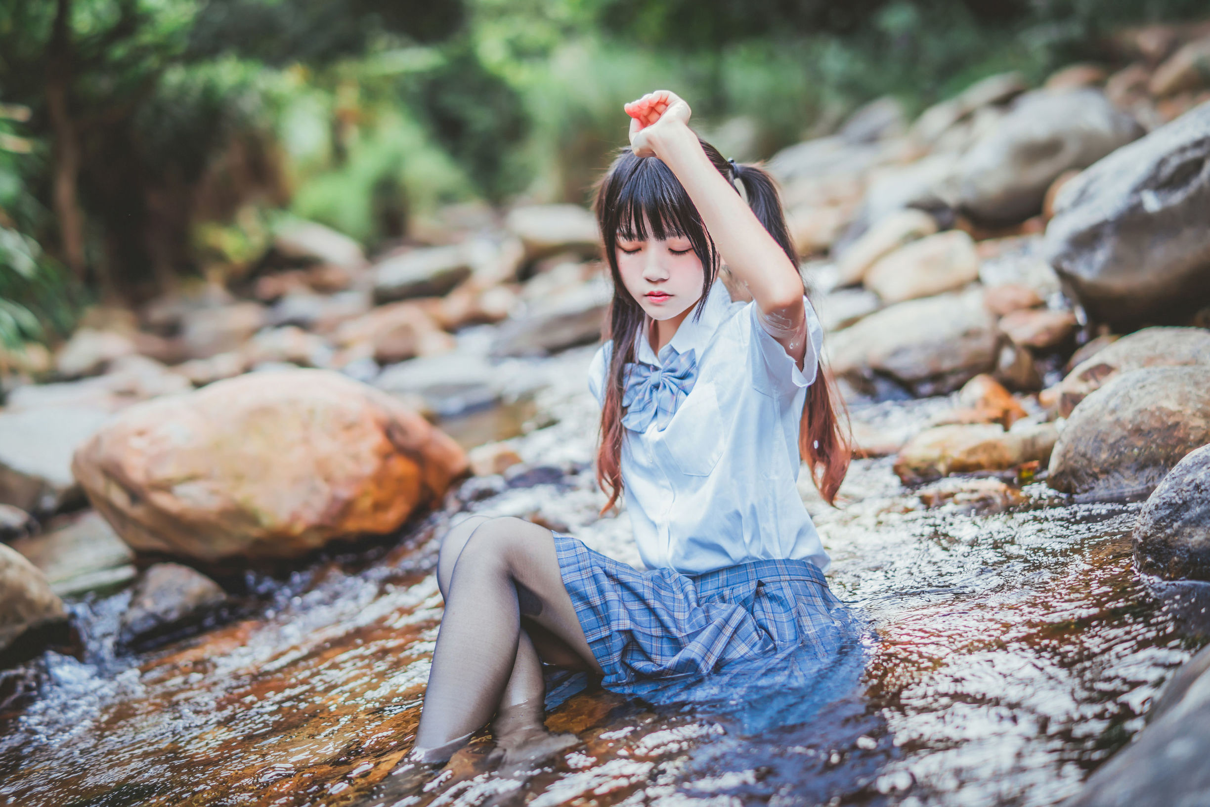 蘿莉COS] 櫻桃喵《校服少女COSPLAY濕身系列》