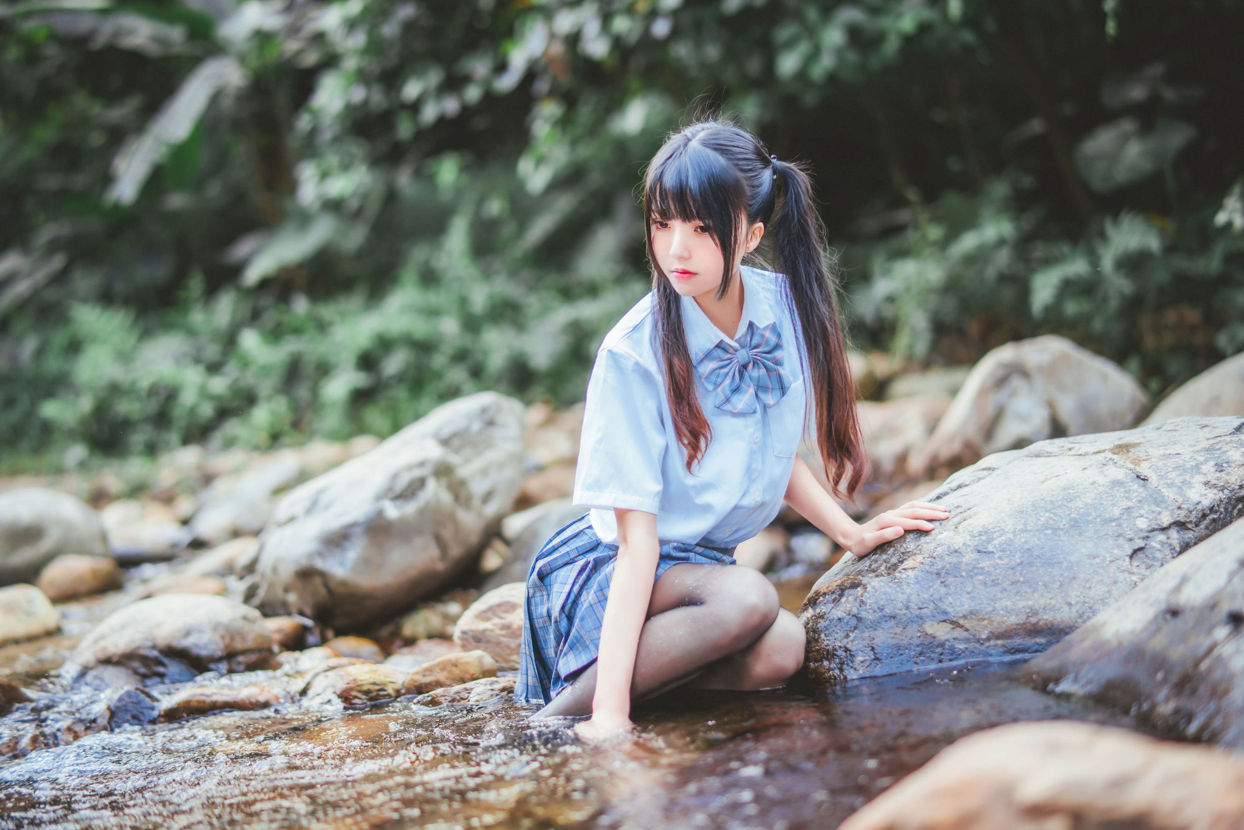 蘿莉COS] 櫻桃喵《校服少女COSPLAY濕身系列》