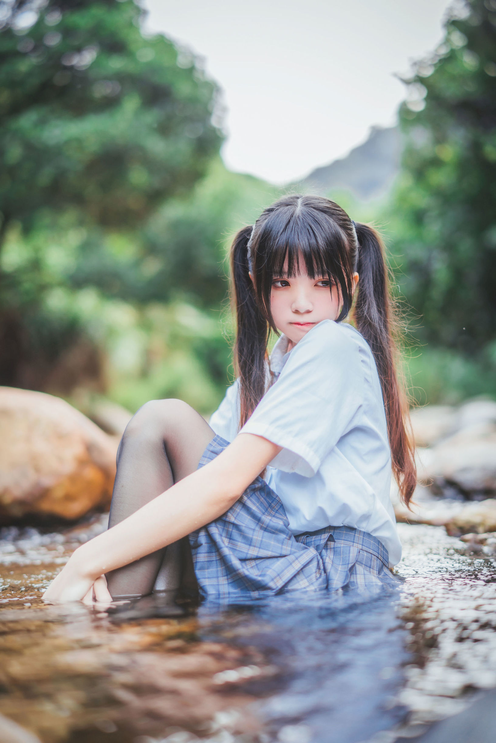 蘿莉COS] 櫻桃喵《校服少女COSPLAY濕身系列》