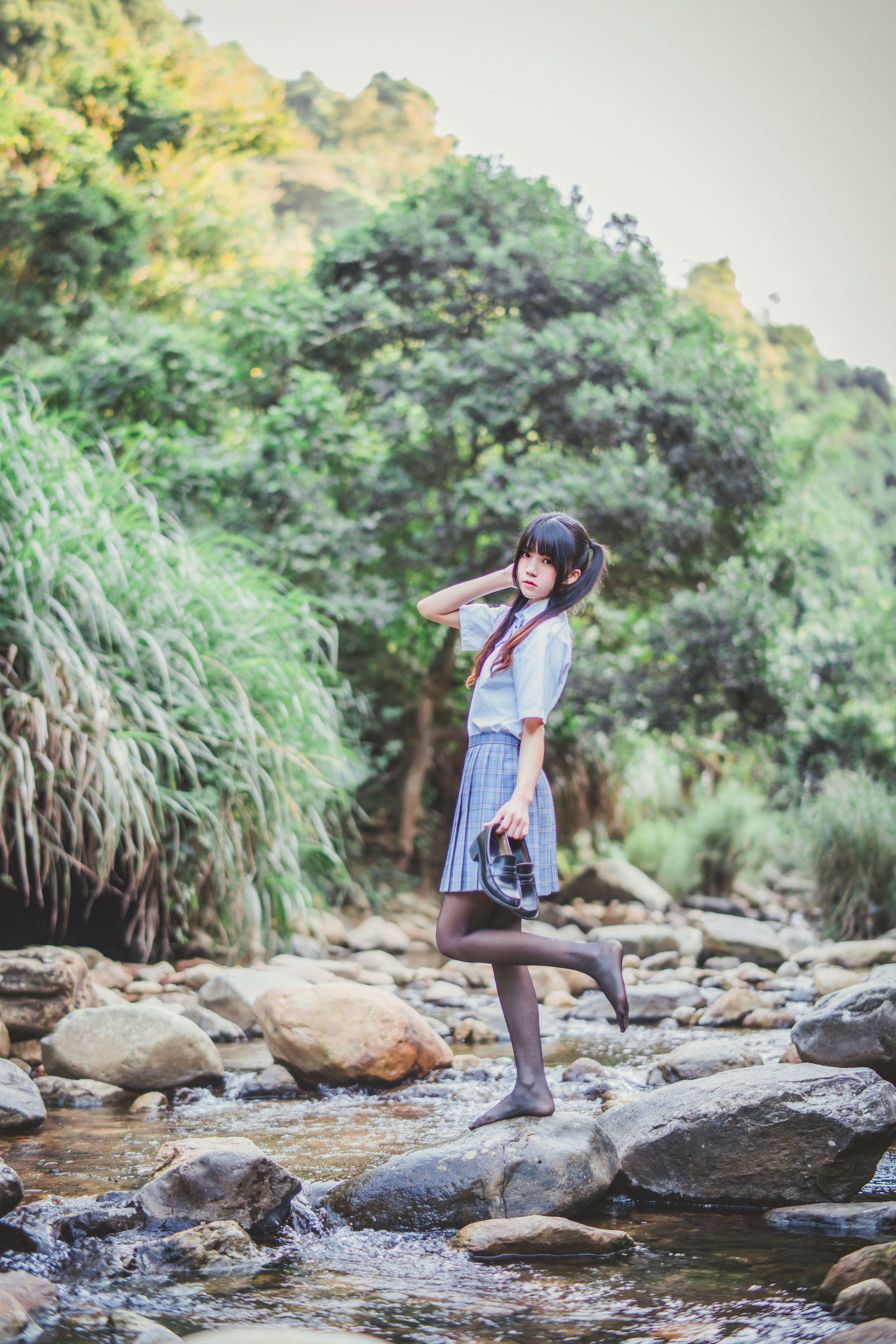 蘿莉COS] 櫻桃喵《校服少女COSPLAY濕身系列》