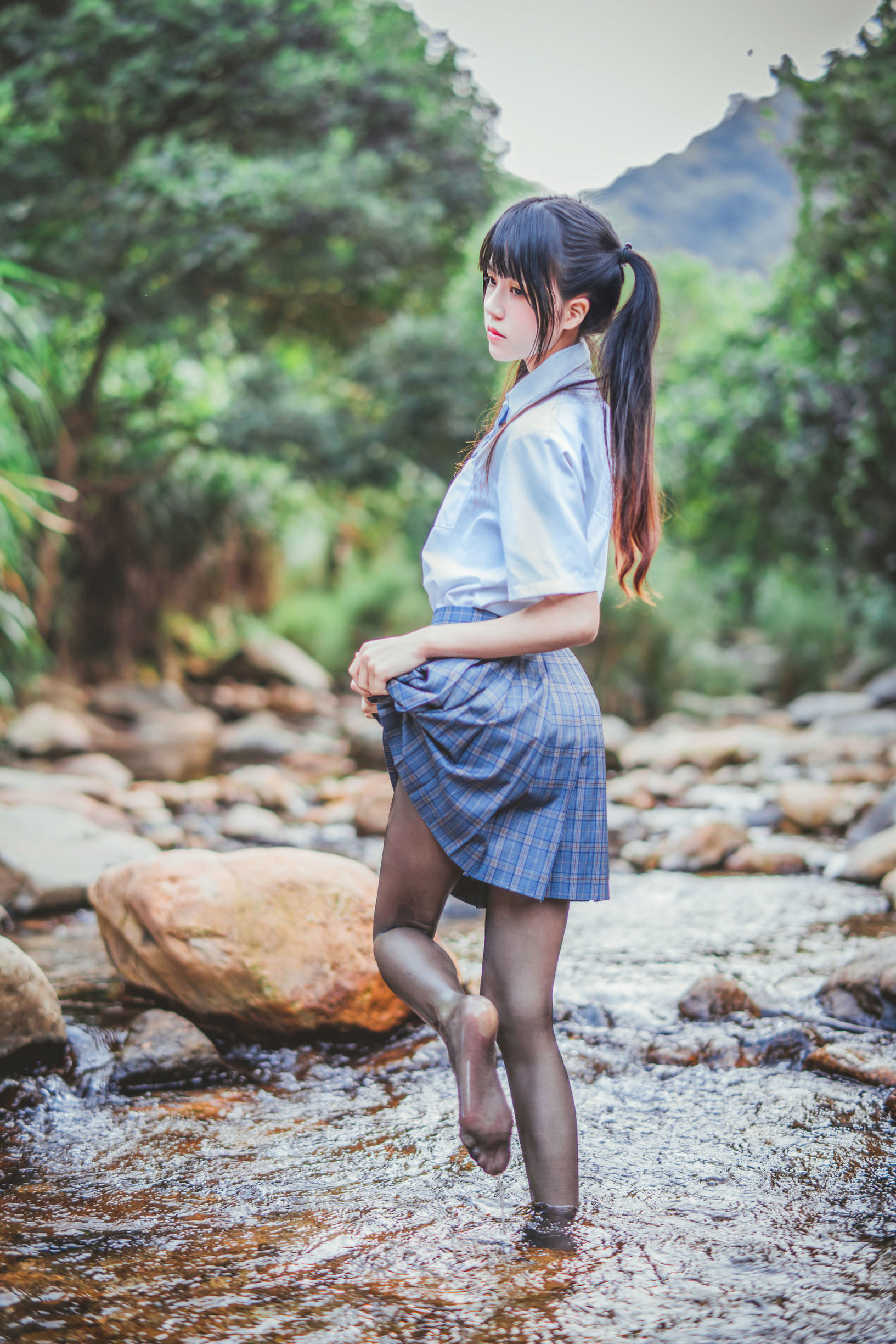 蘿莉COS] 櫻桃喵《校服少女COSPLAY濕身系列》