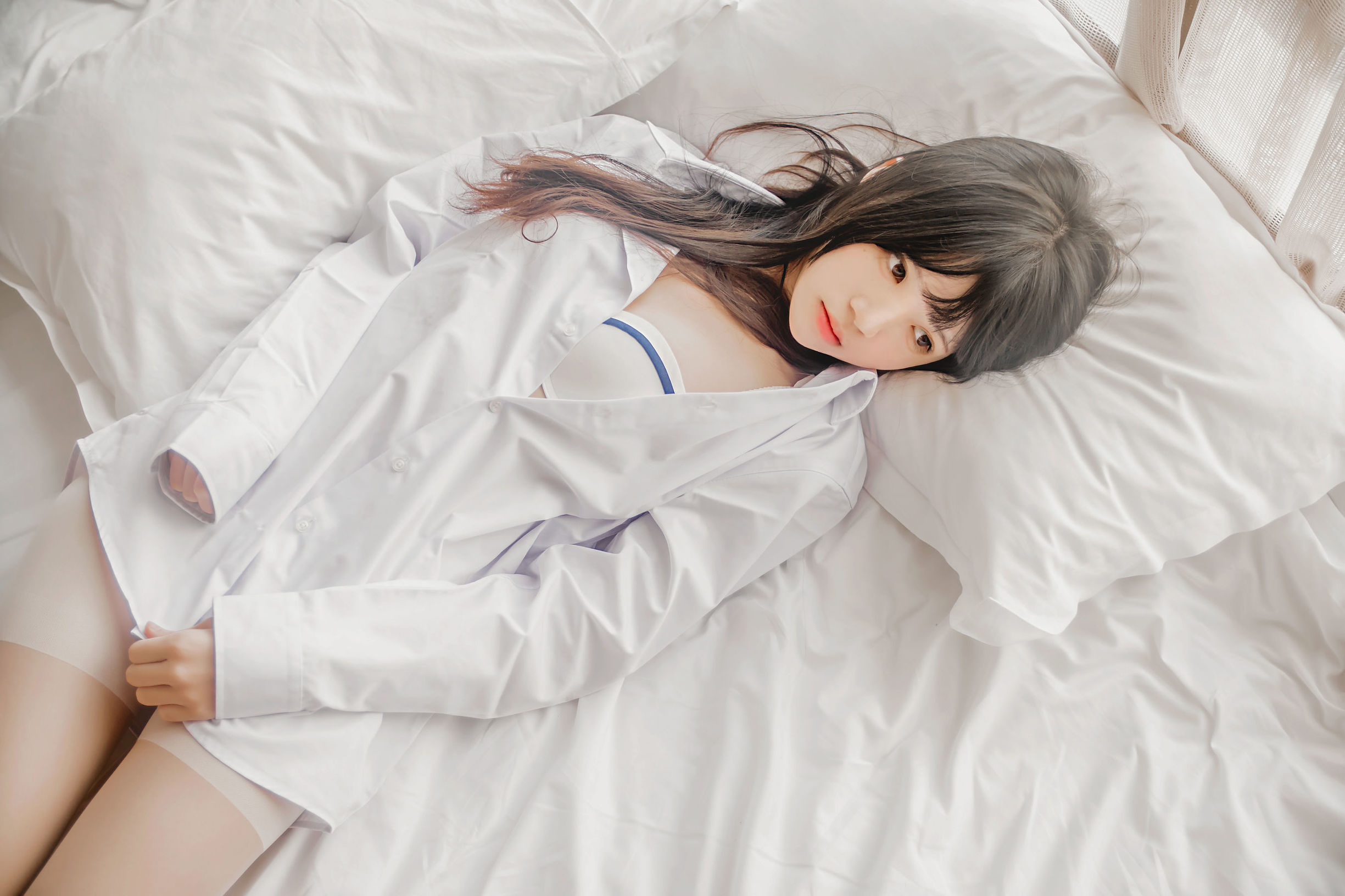  belle  Cosplay] Sakura Meow《Sakura Chưa Chín - Áo Sơ Mi Trắng Lan Tỏa》