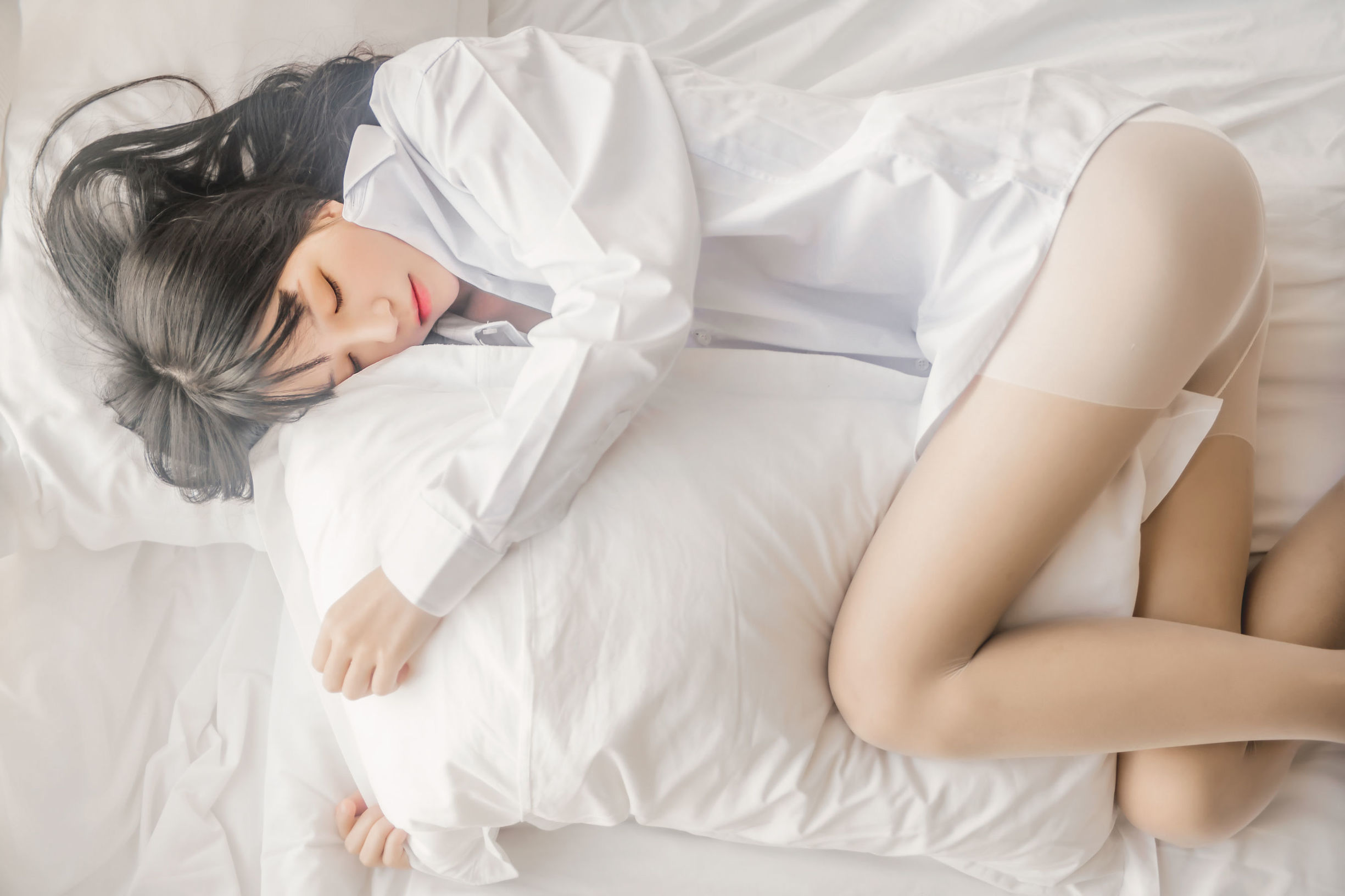  belle  Cosplay] Sakura Meow《Sakura Chưa Chín - Áo Sơ Mi Trắng Lan Tỏa》