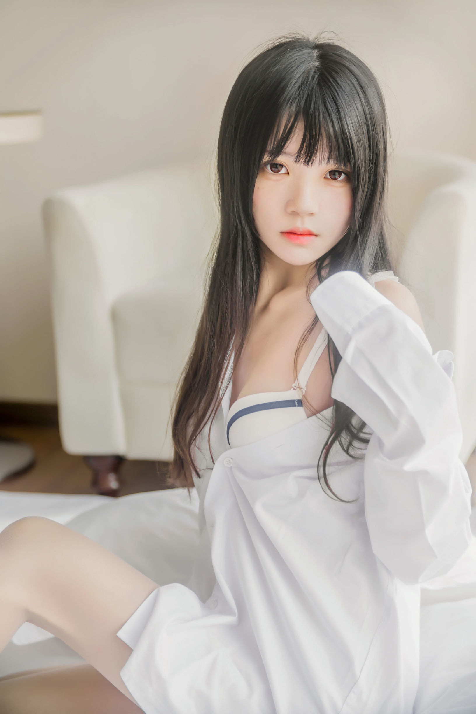  belle  Cosplay] Sakura Meow《Sakura Chưa Chín - Áo Sơ Mi Trắng Lan Tỏa》