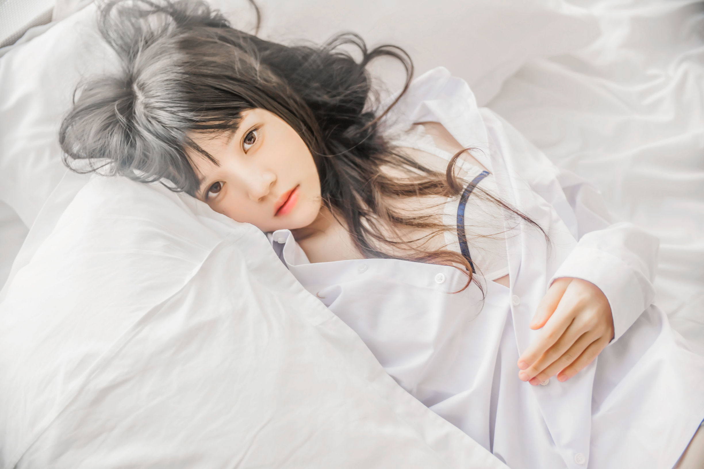 belle  Cosplay] Sakura Meow《Sakura Chưa Chín - Áo Sơ Mi Trắng Lan Tỏa》