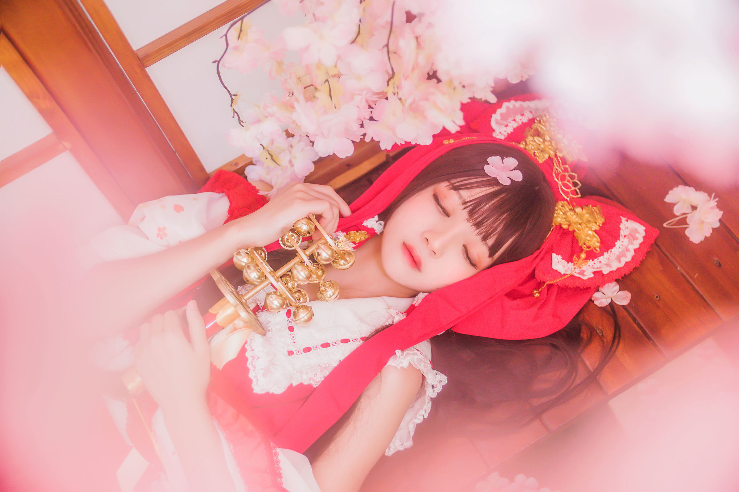 ロリCOS] 桜桃にゃ《霊夢 新年おめでとう》
