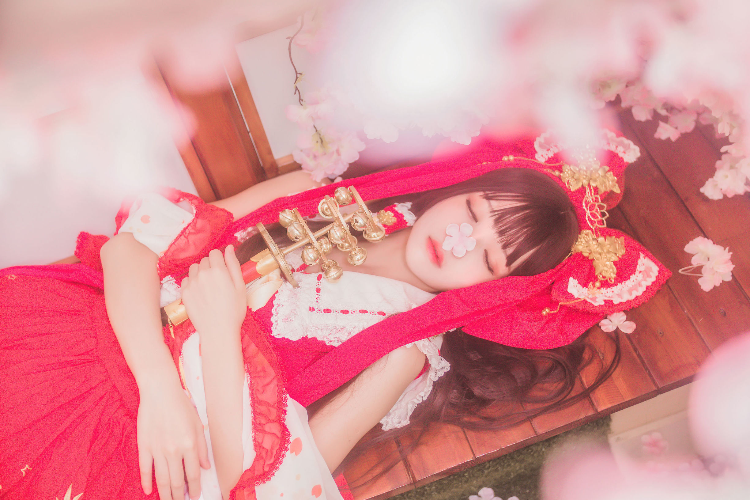 ロリCOS] 桜桃にゃ《霊夢 新年おめでとう》