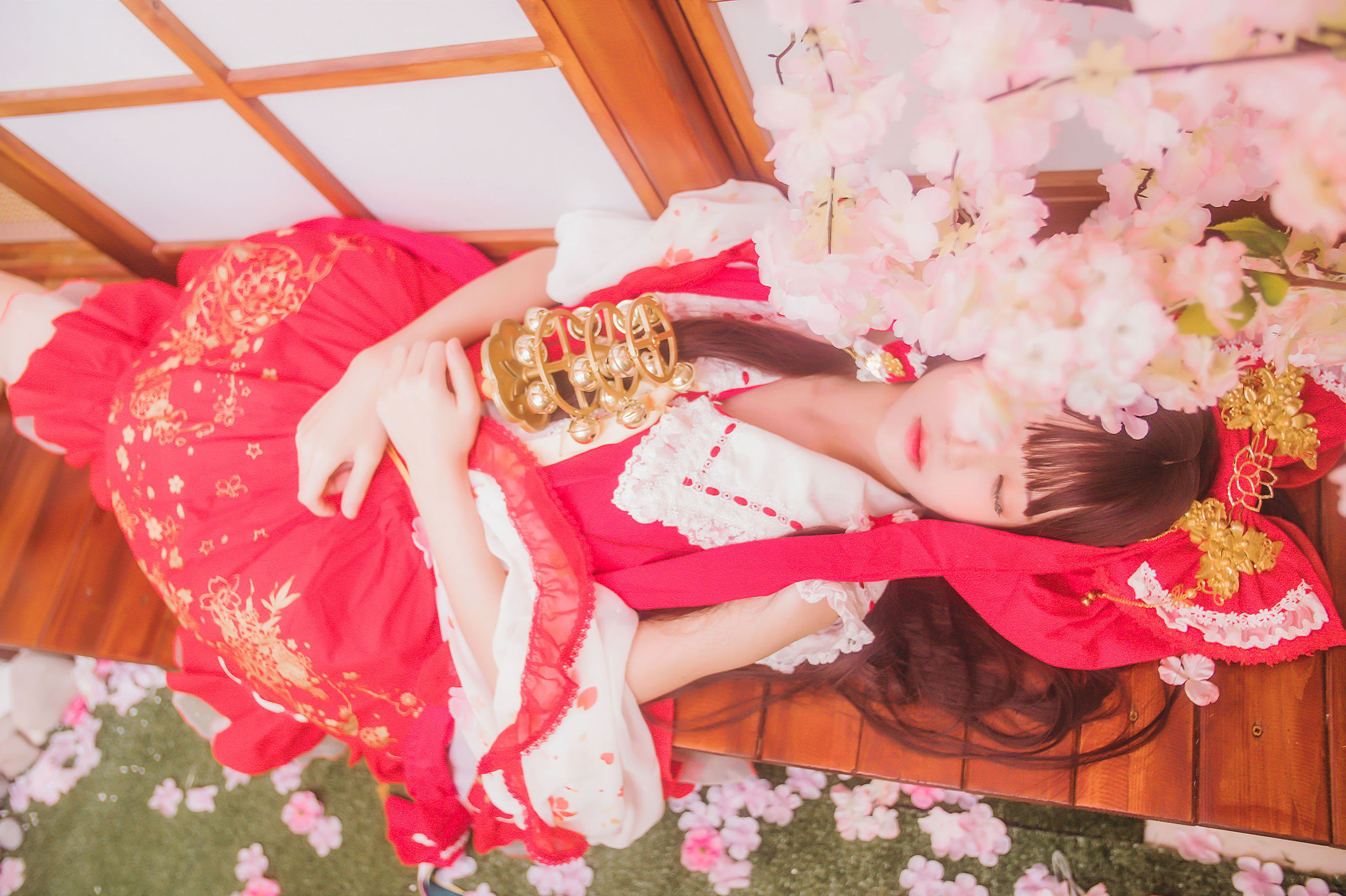 ロリCOS] 桜桃にゃ《霊夢 新年おめでとう》