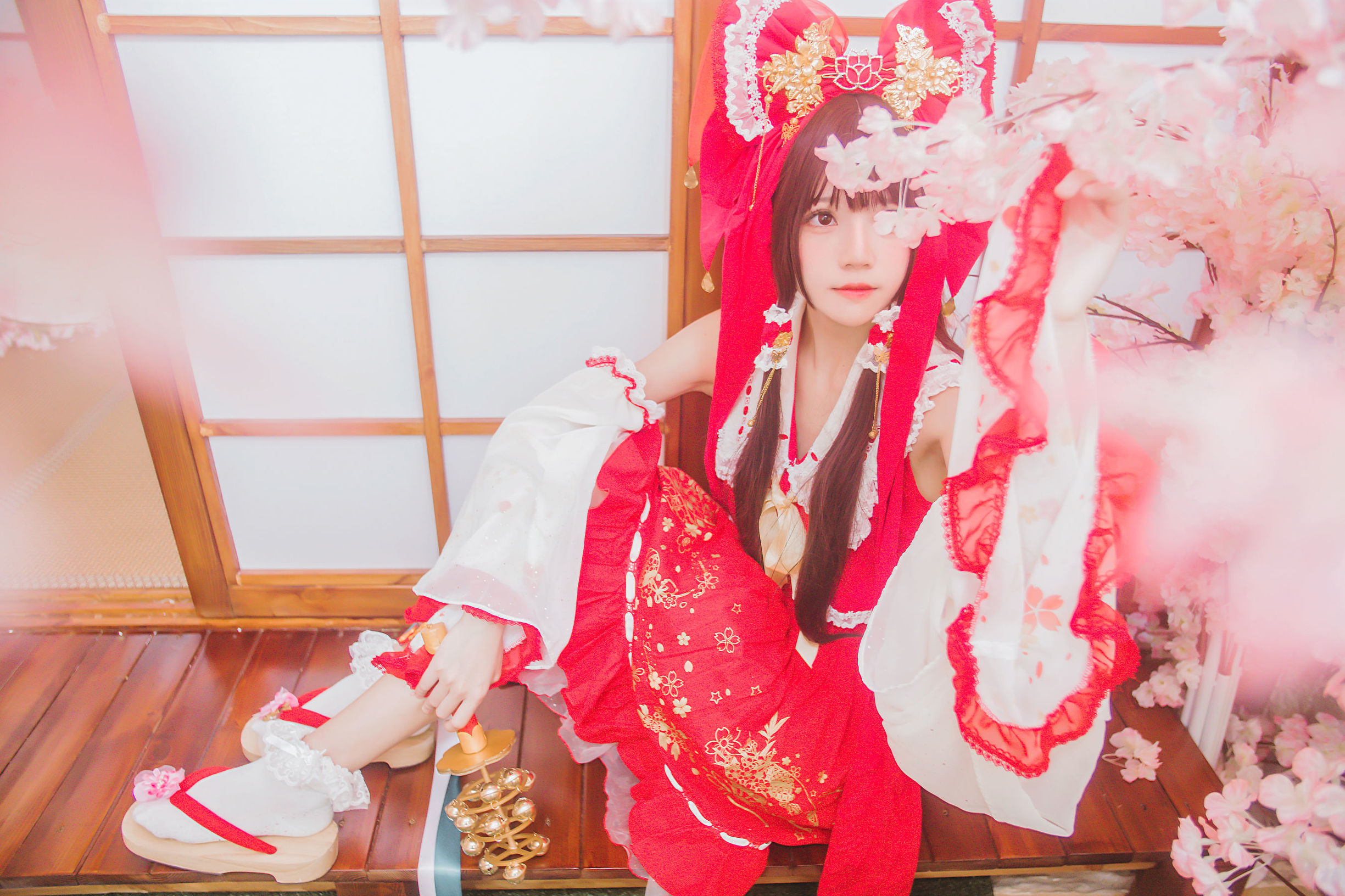 ロリCOS] 桜桃にゃ《霊夢 新年おめでとう》