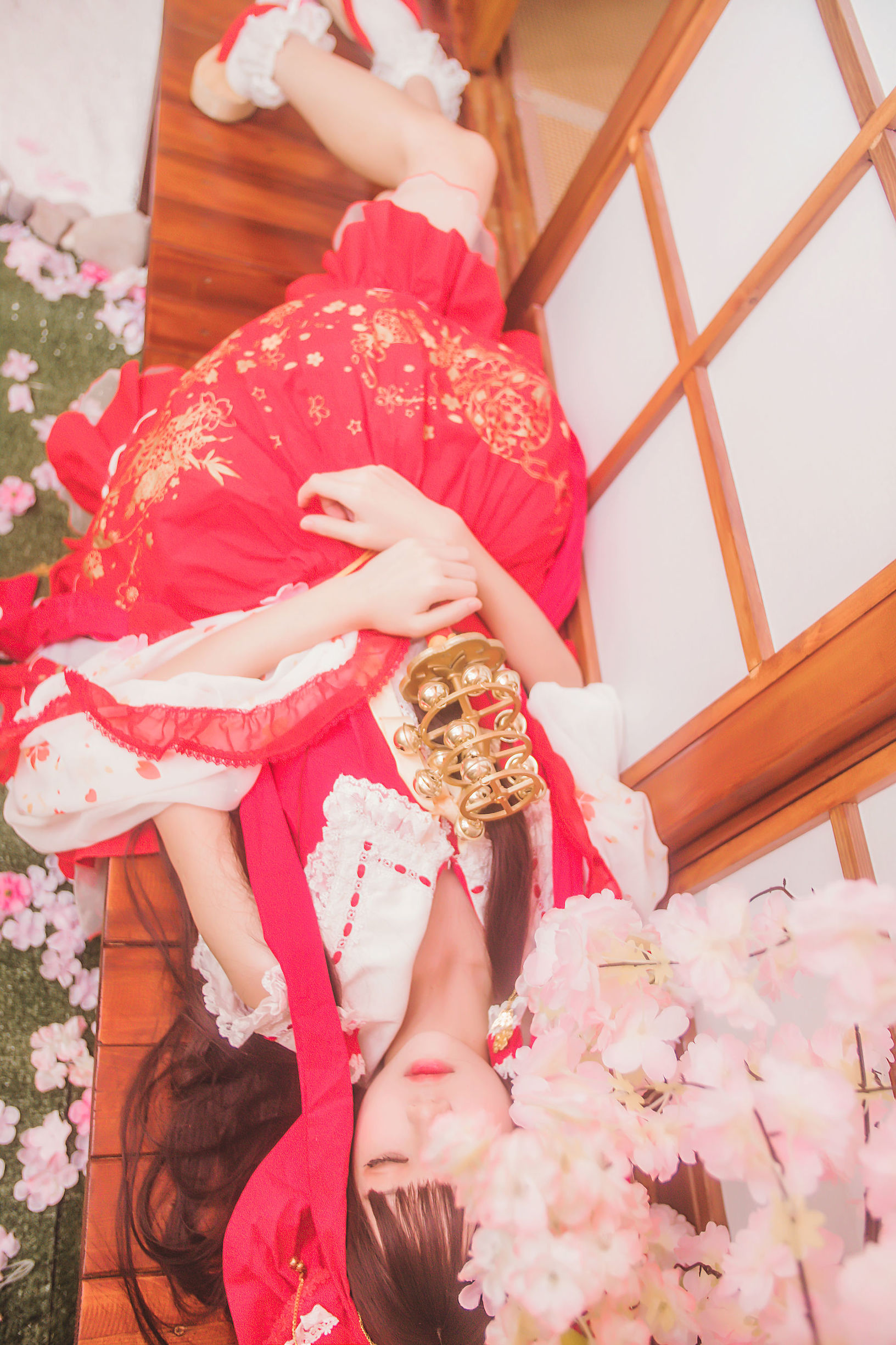 ロリCOS] 桜桃にゃ《霊夢 新年おめでとう》
