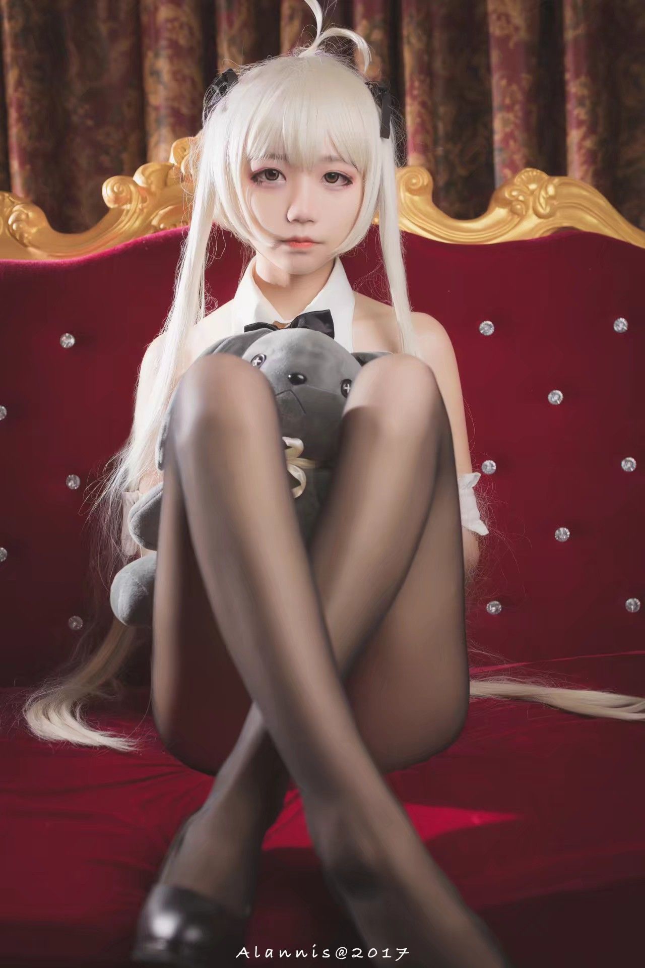 ロリCOS] 清純な少女五更百鬼 - バニーガール+白いストッキングの美脚