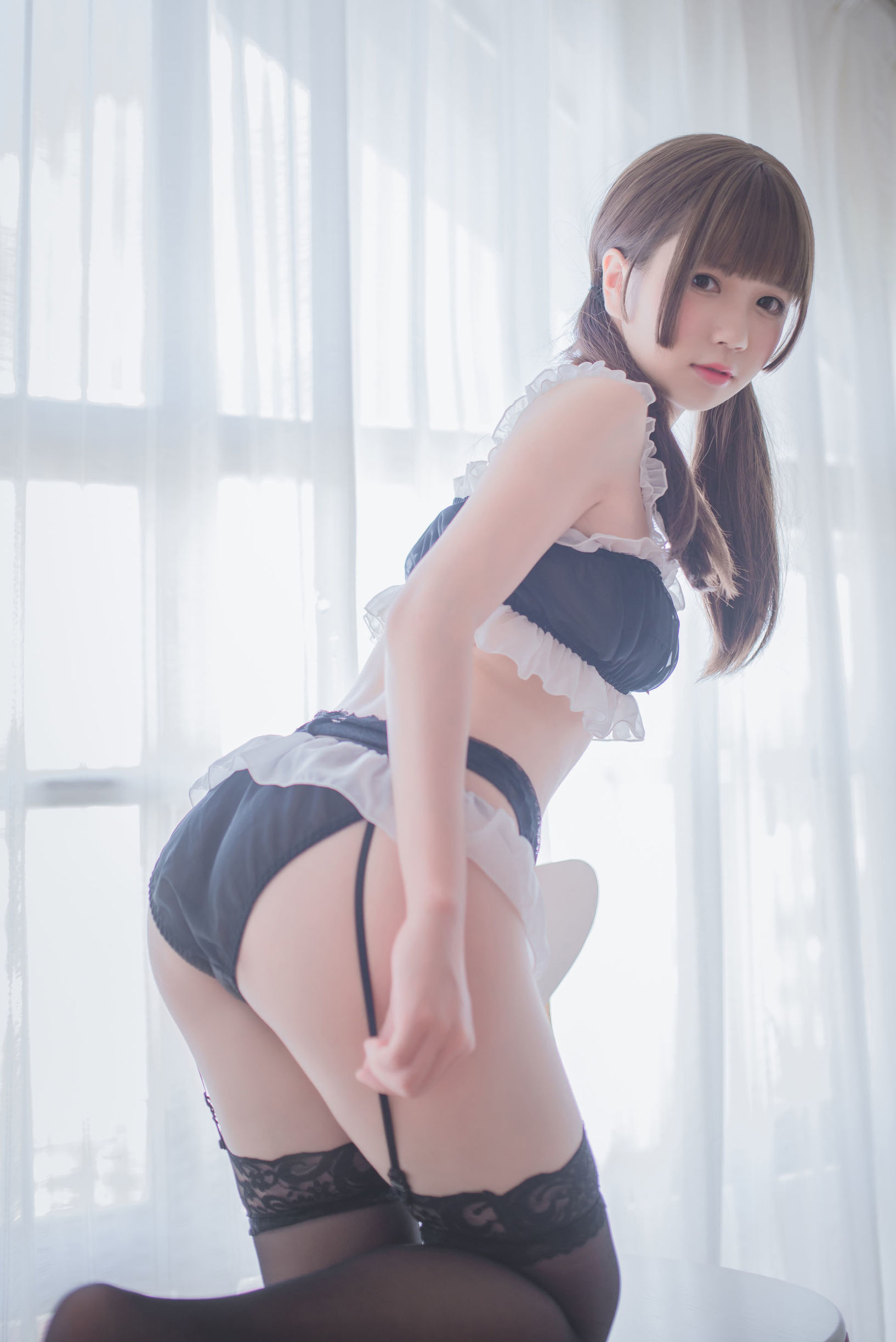 [萝莉COS] 白金Saki - 吊带袜私房