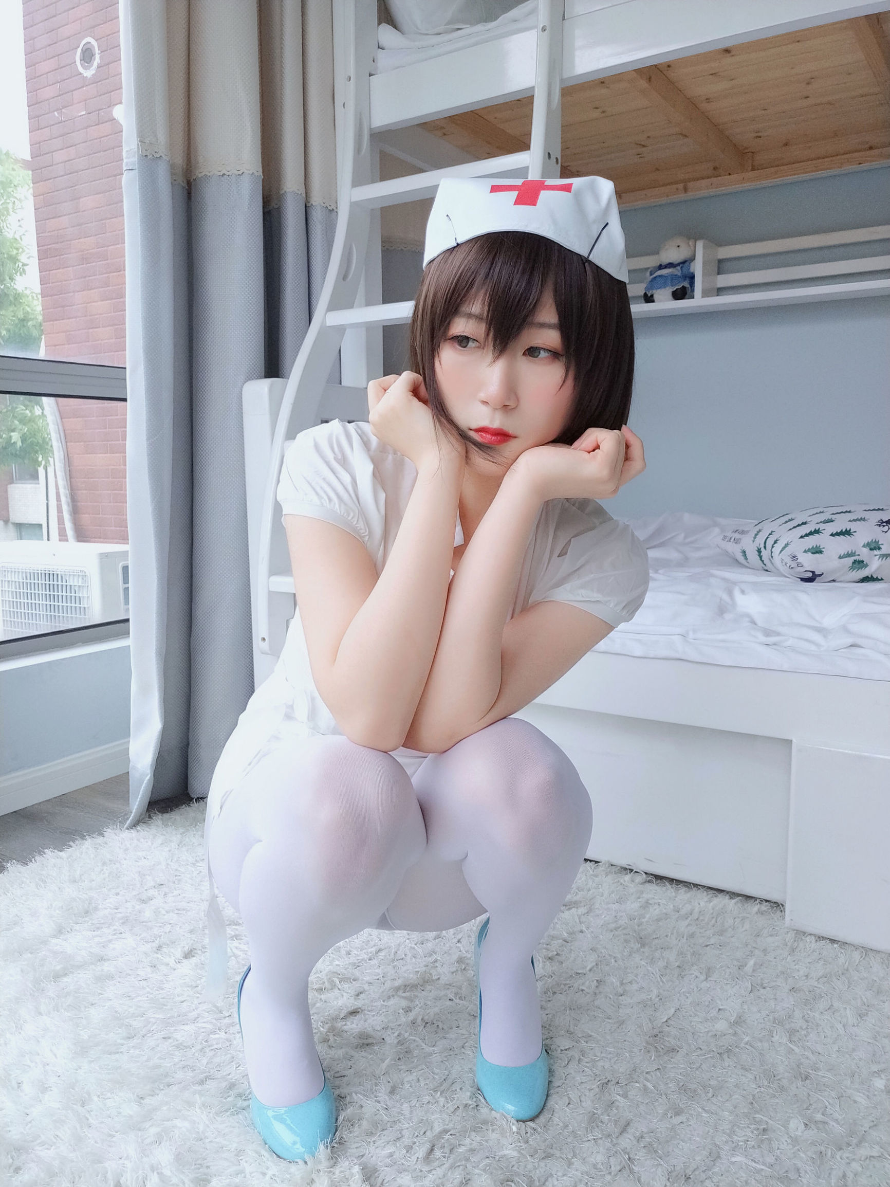  belle  Cosplay] Bạch Ngân - Y tá nhỏ mặc tất trắng