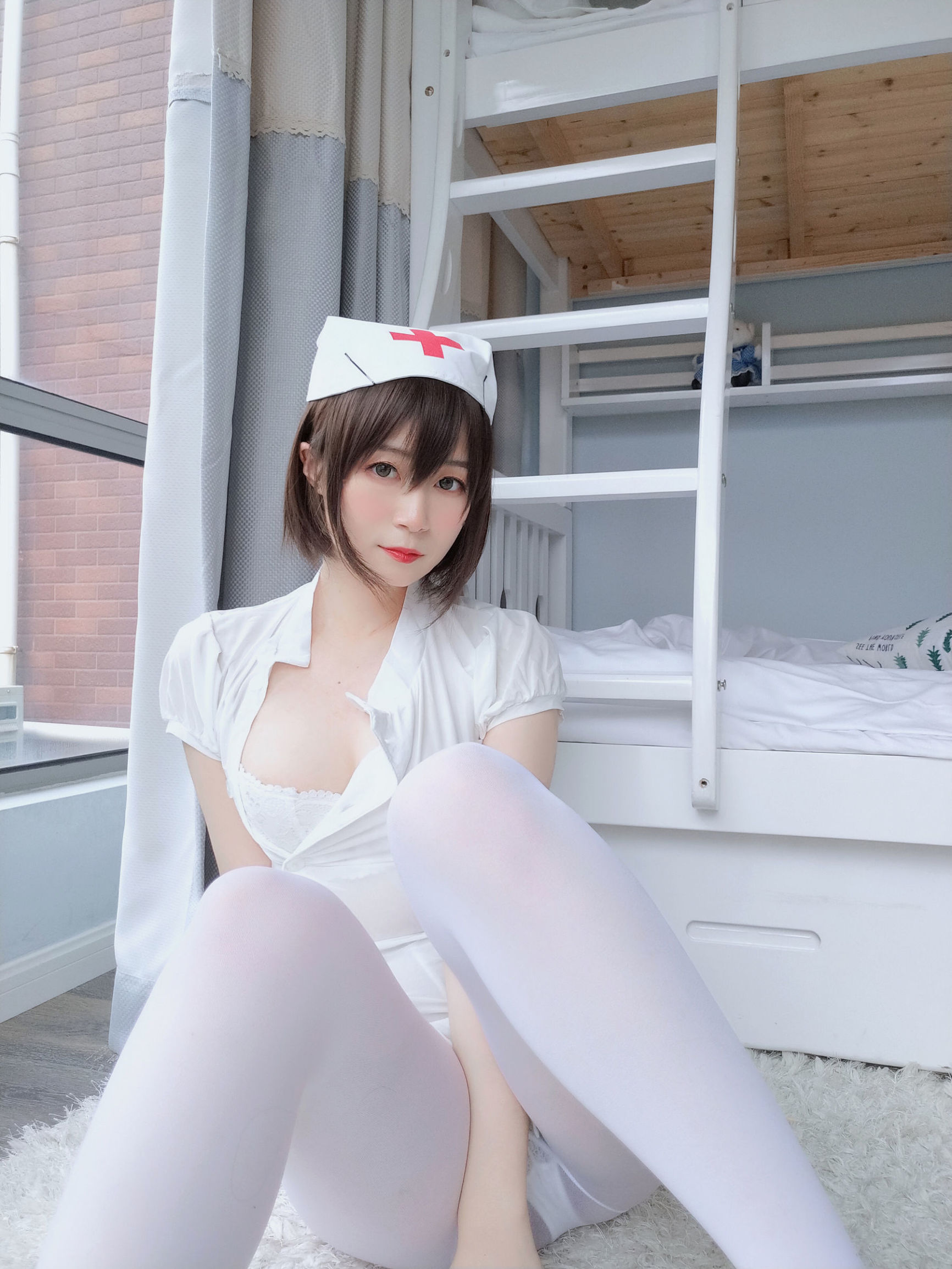  belle  Cosplay] Bạch Ngân - Y tá nhỏ mặc tất trắng