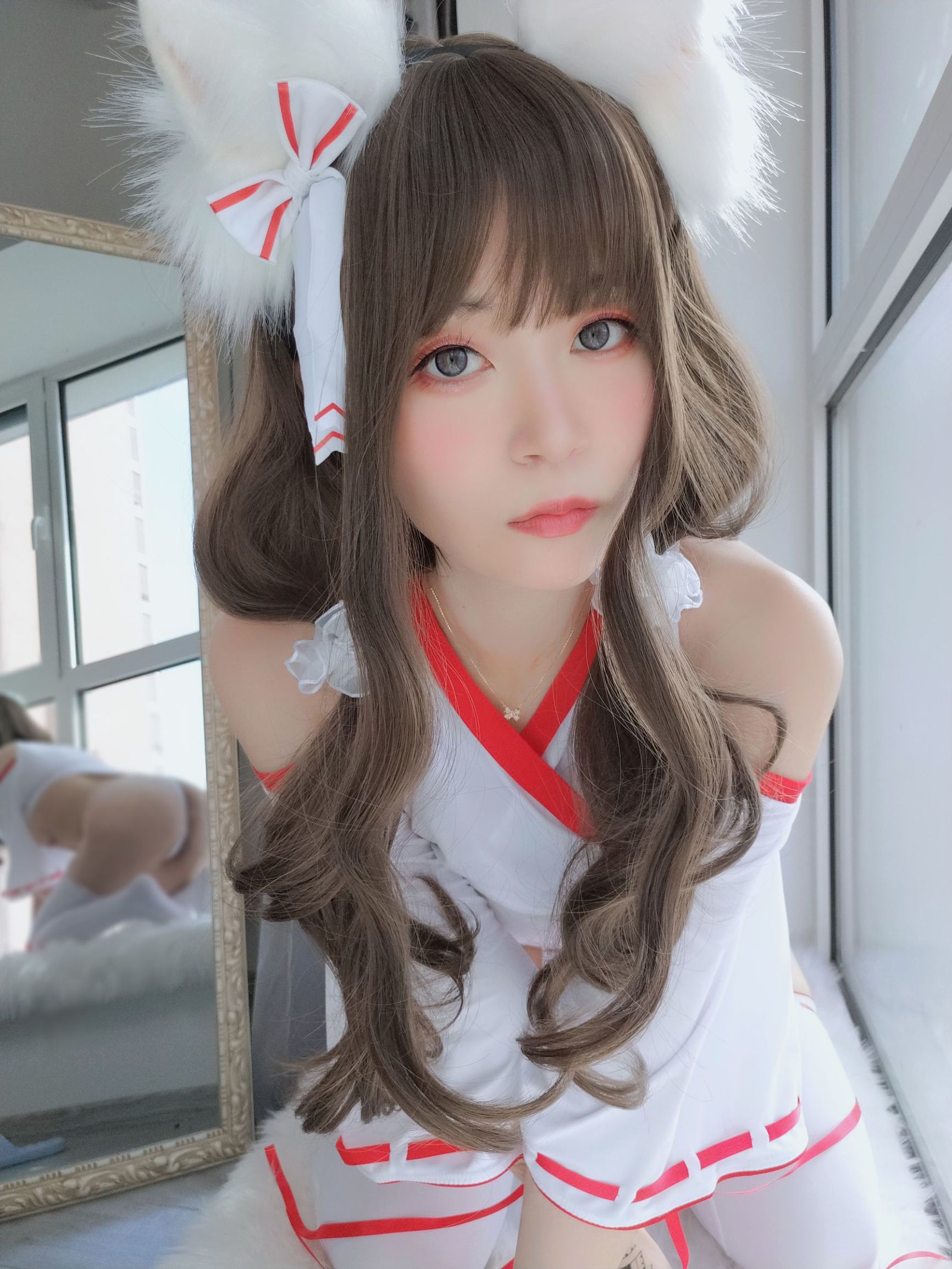 โลลิคอส] ไป่หยิน - จิ้งจอกน้อยที่ศาลเจ้าดูแล