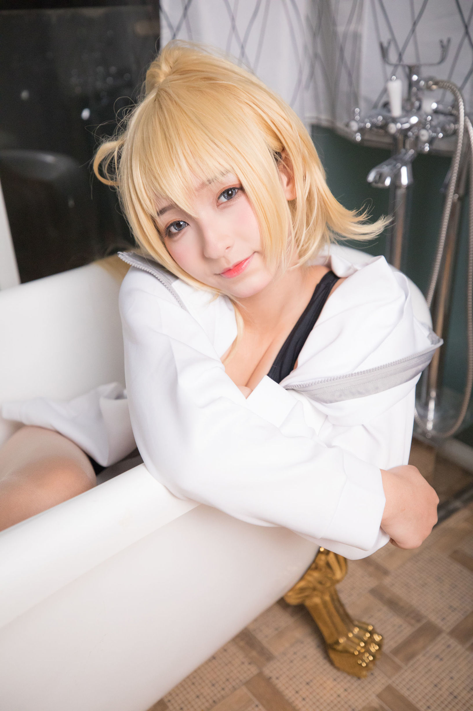 [萝莉COS] 神楽坂真冬 贞德泳装