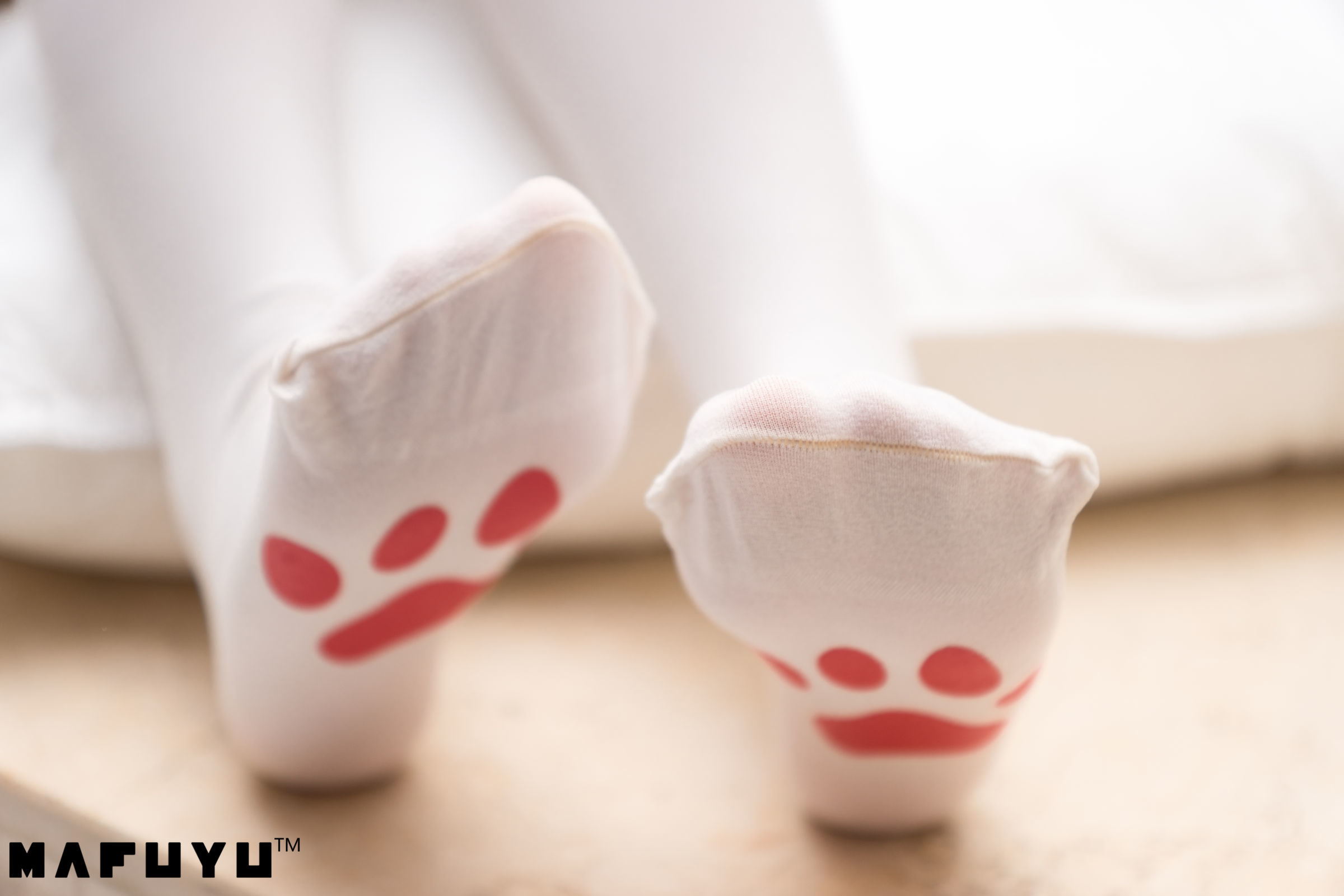  belle ta Cosplay] Kagura Ban Mafuyu Cat Claw White Silk Series Photo Set