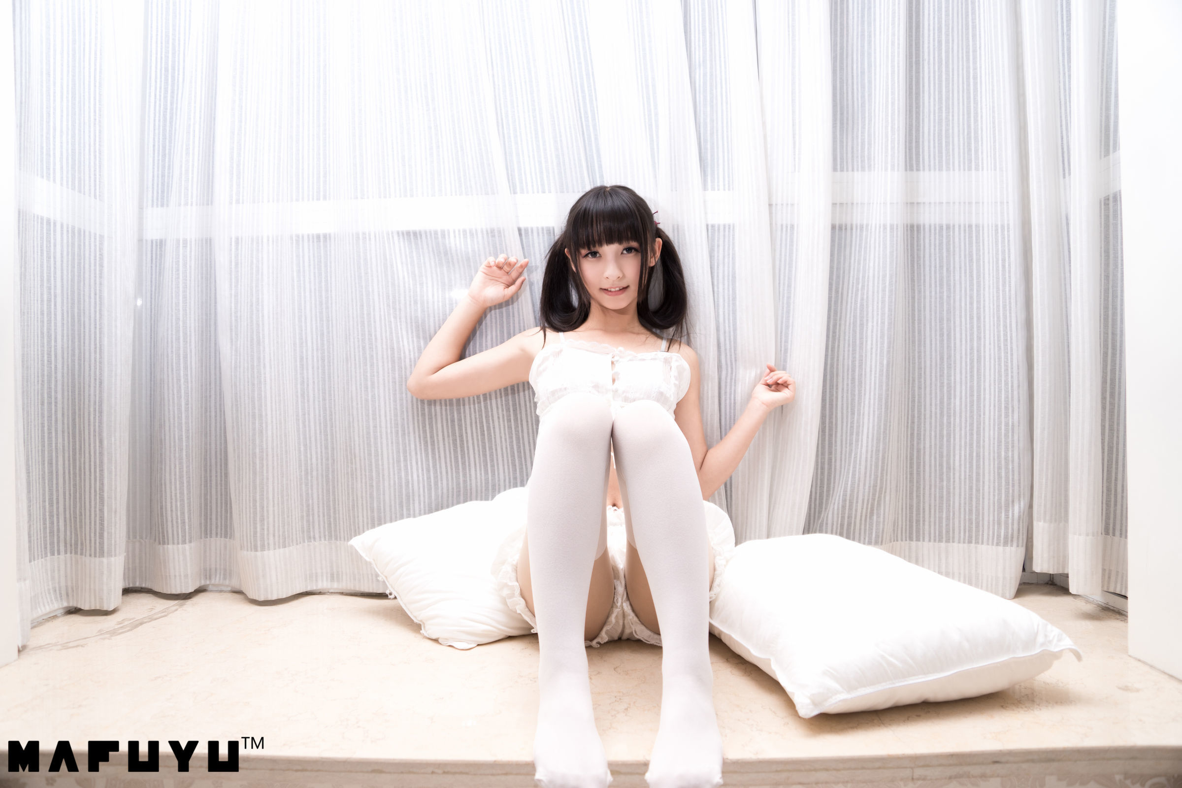 Cosplay  belle ta] Kagura Ban Mafuyu - Bộ ảnh series Móng vuốt mèo Tất trắng