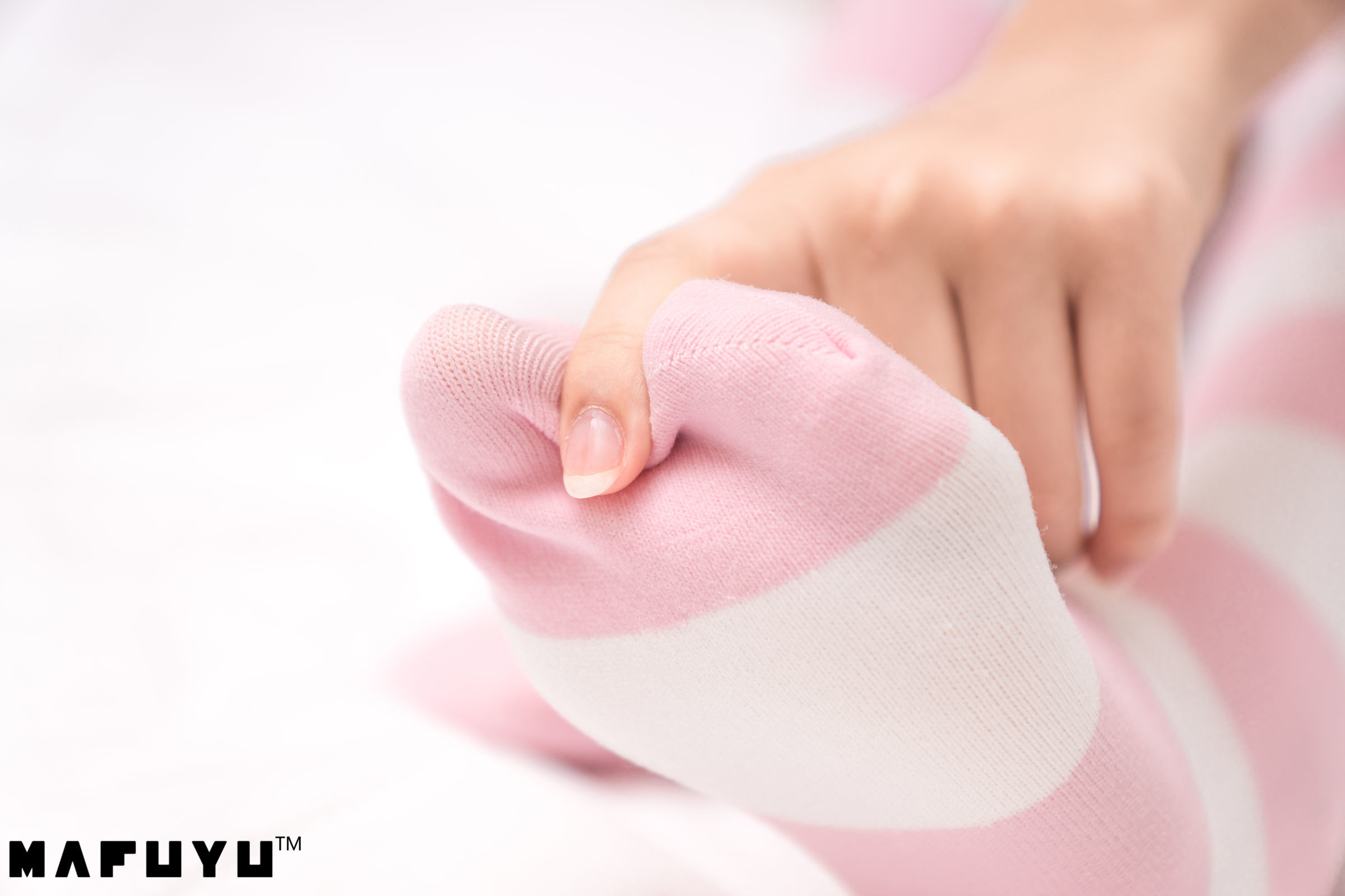  belle ta Cosplay] Kagura Ban Mafuyu Pink and White Striped Series Photo Set