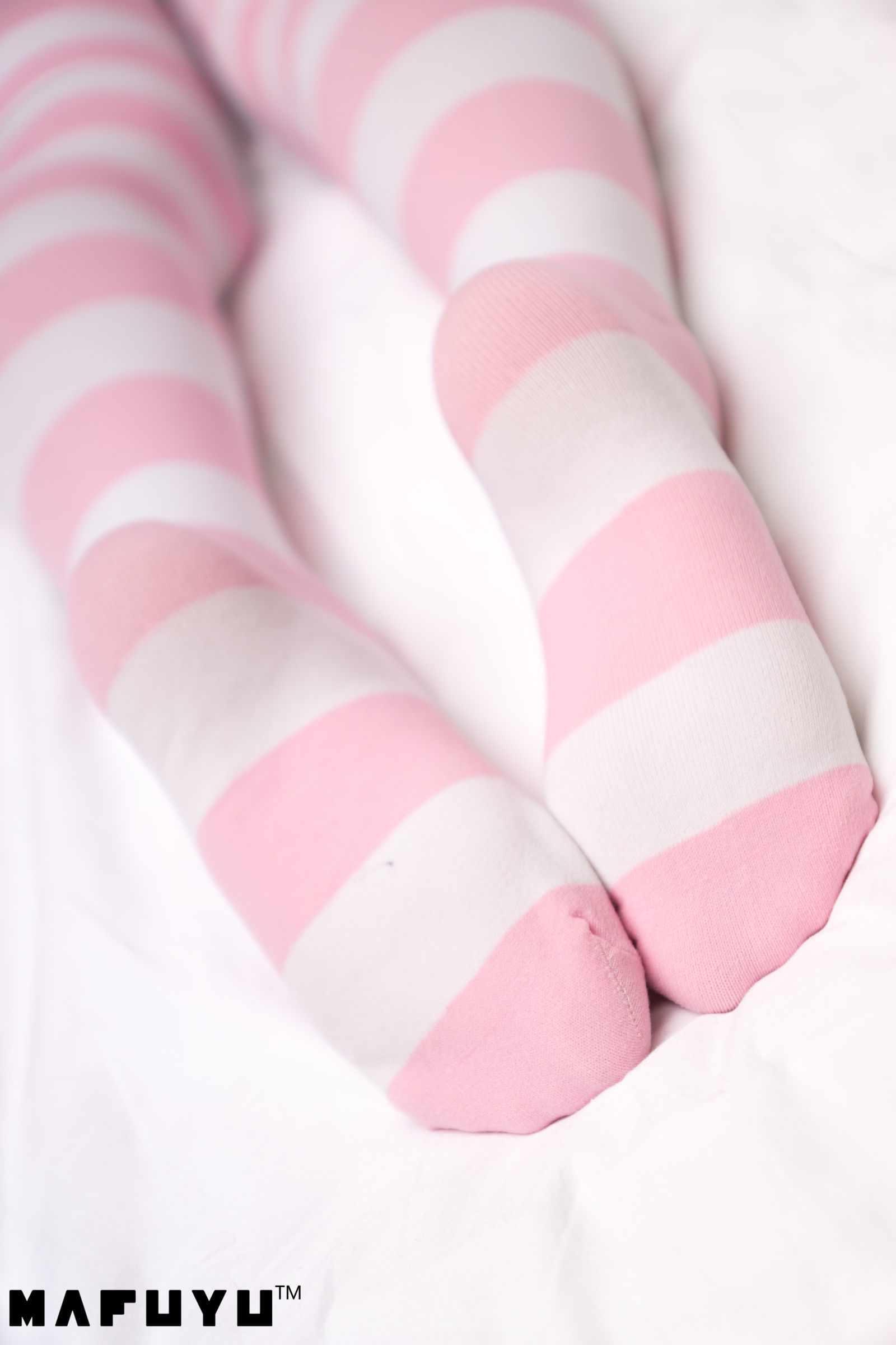  belle ta Cosplay] Kagura Ban Mafuyu Pink and White Striped Series Photo Set