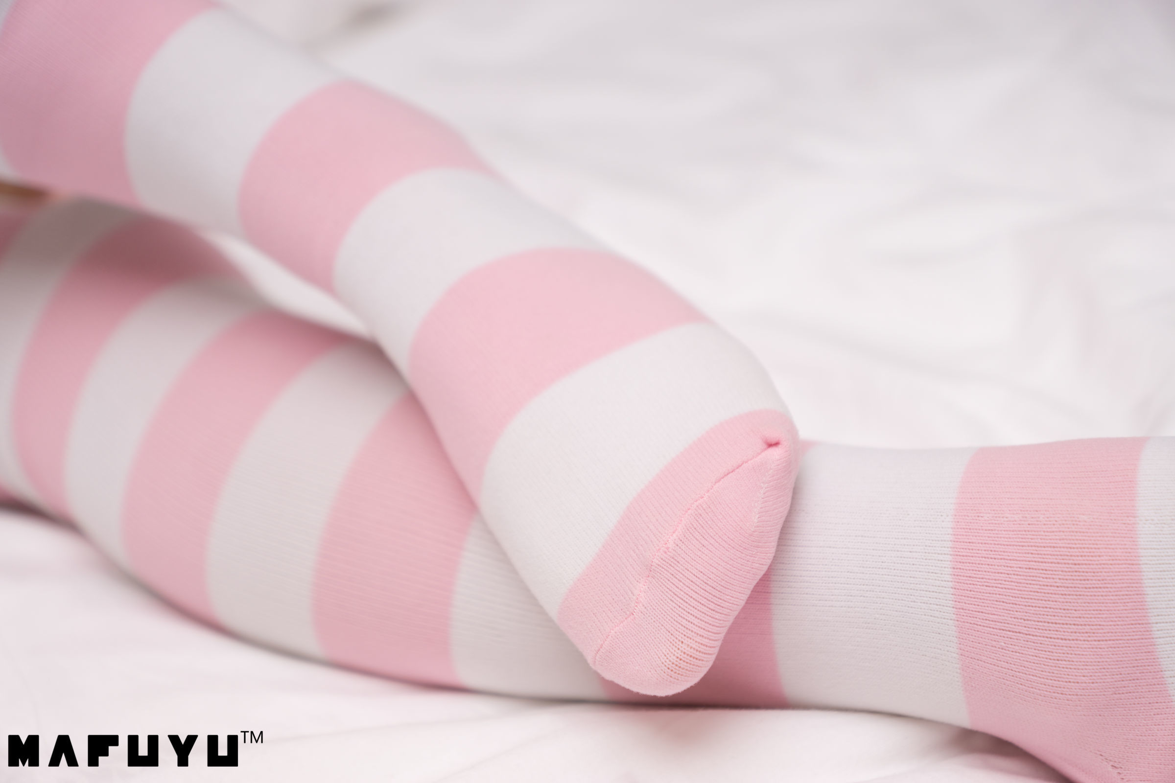  belle ta Cosplay] Kagura Ban Mafuyu Pink and White Striped Series Photo Set