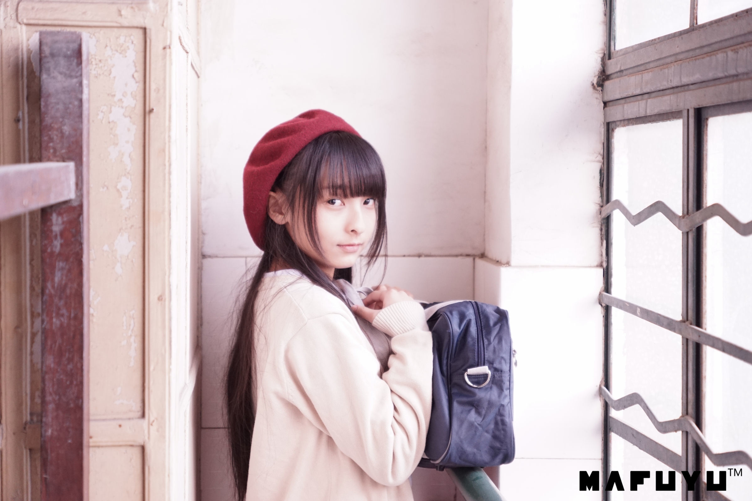  belle  Cosplay] Kagura Ban Mafuyu - Hồng JK Trắng Qua Đầu Gối Series Bộ Ảnh