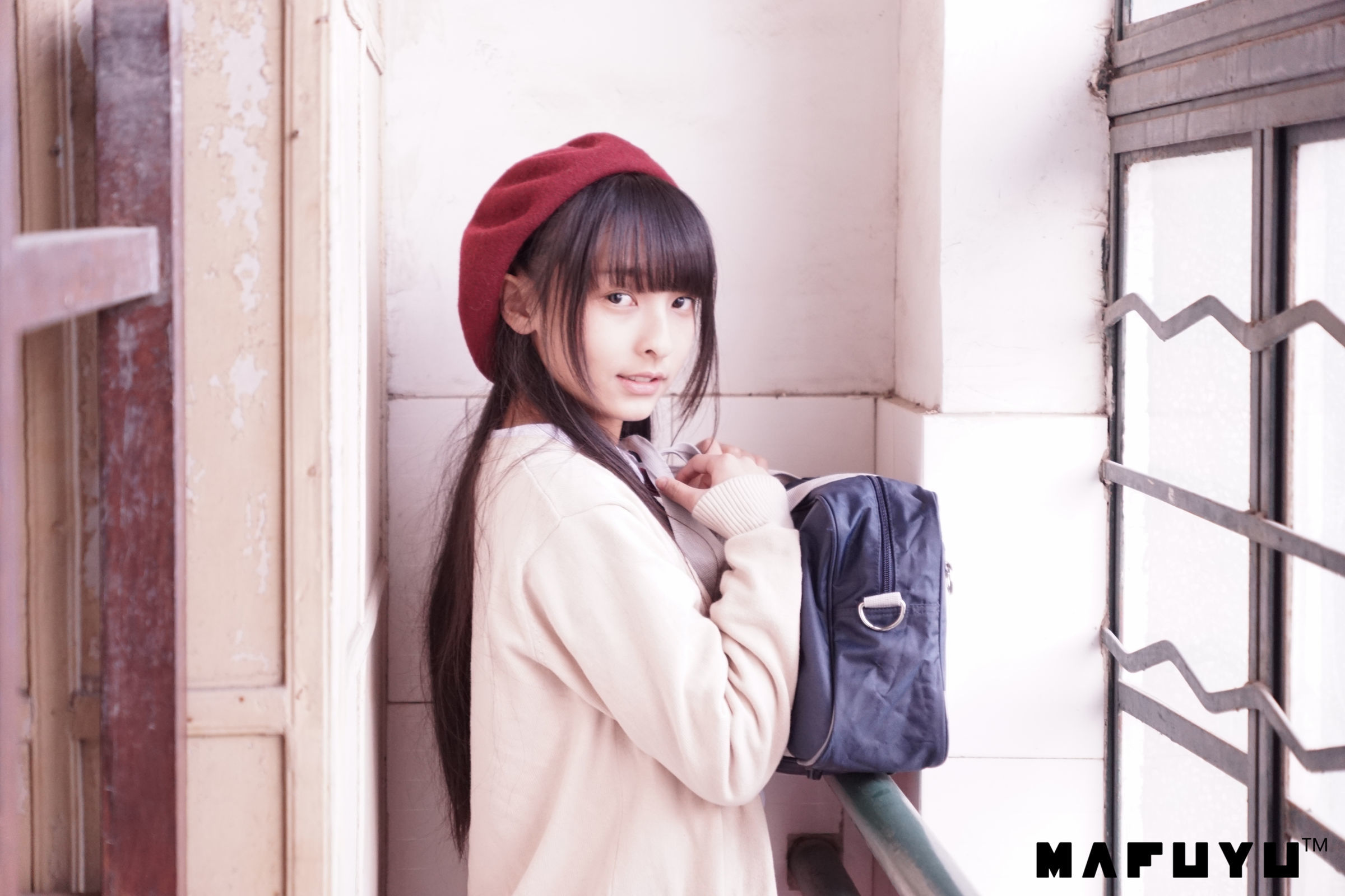  belle  Cosplay] Kagura Ban Mafuyu - Hồng JK Trắng Qua Đầu Gối Series Bộ Ảnh